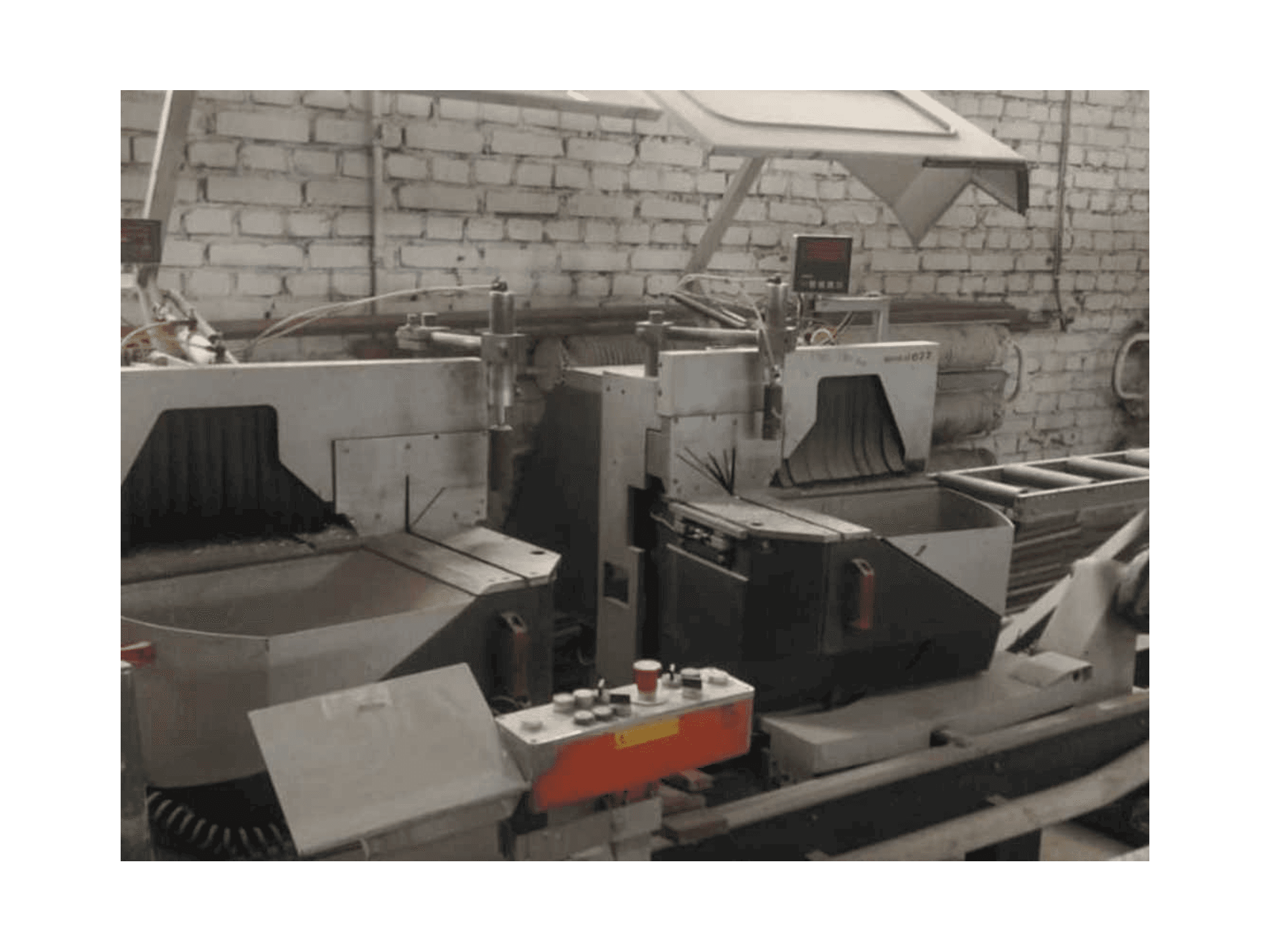 Front view of Elumatec DG 104/02 + E111 machine