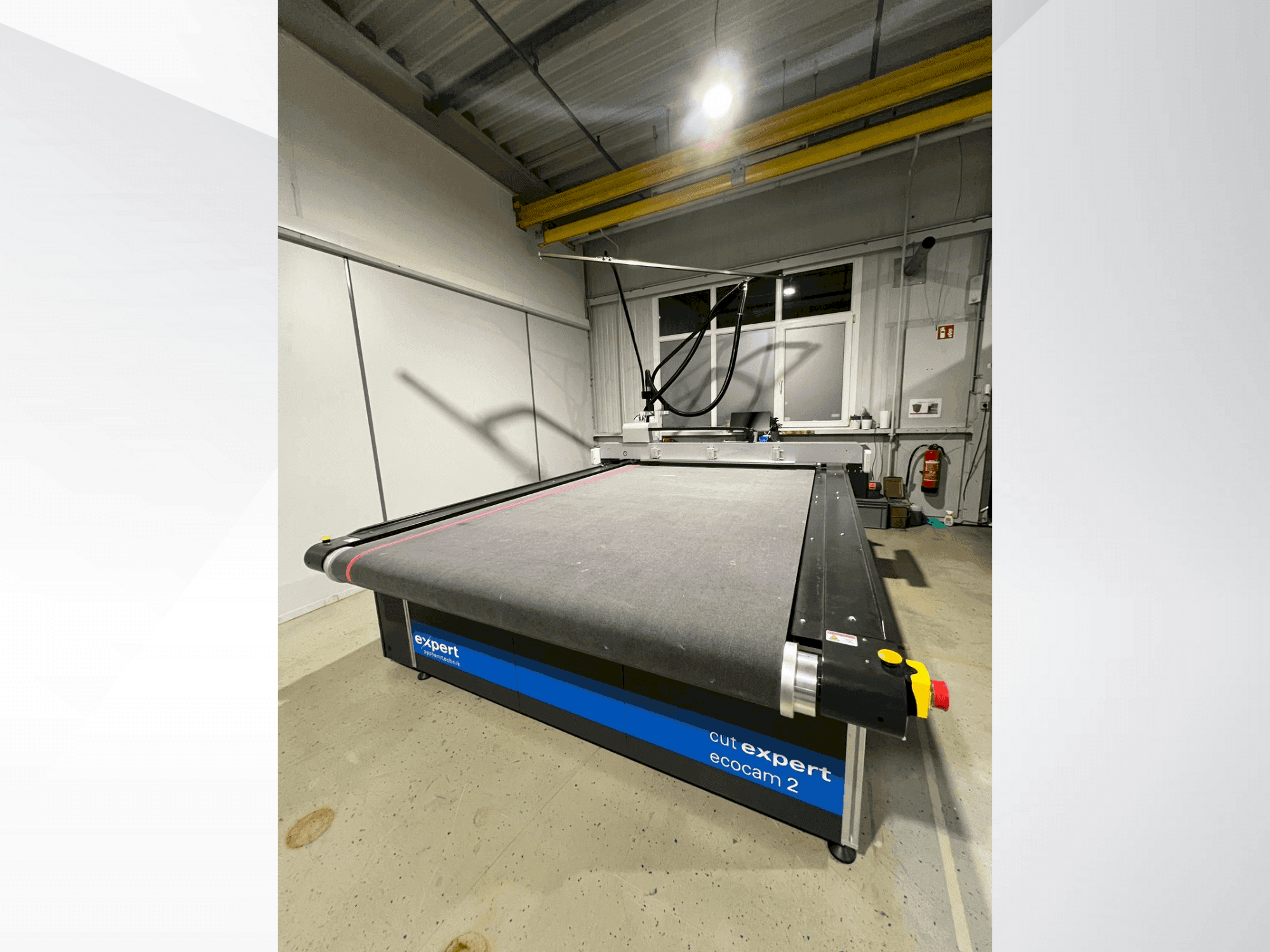 Front view of EXPERT cut Expert ecocam 2 machine