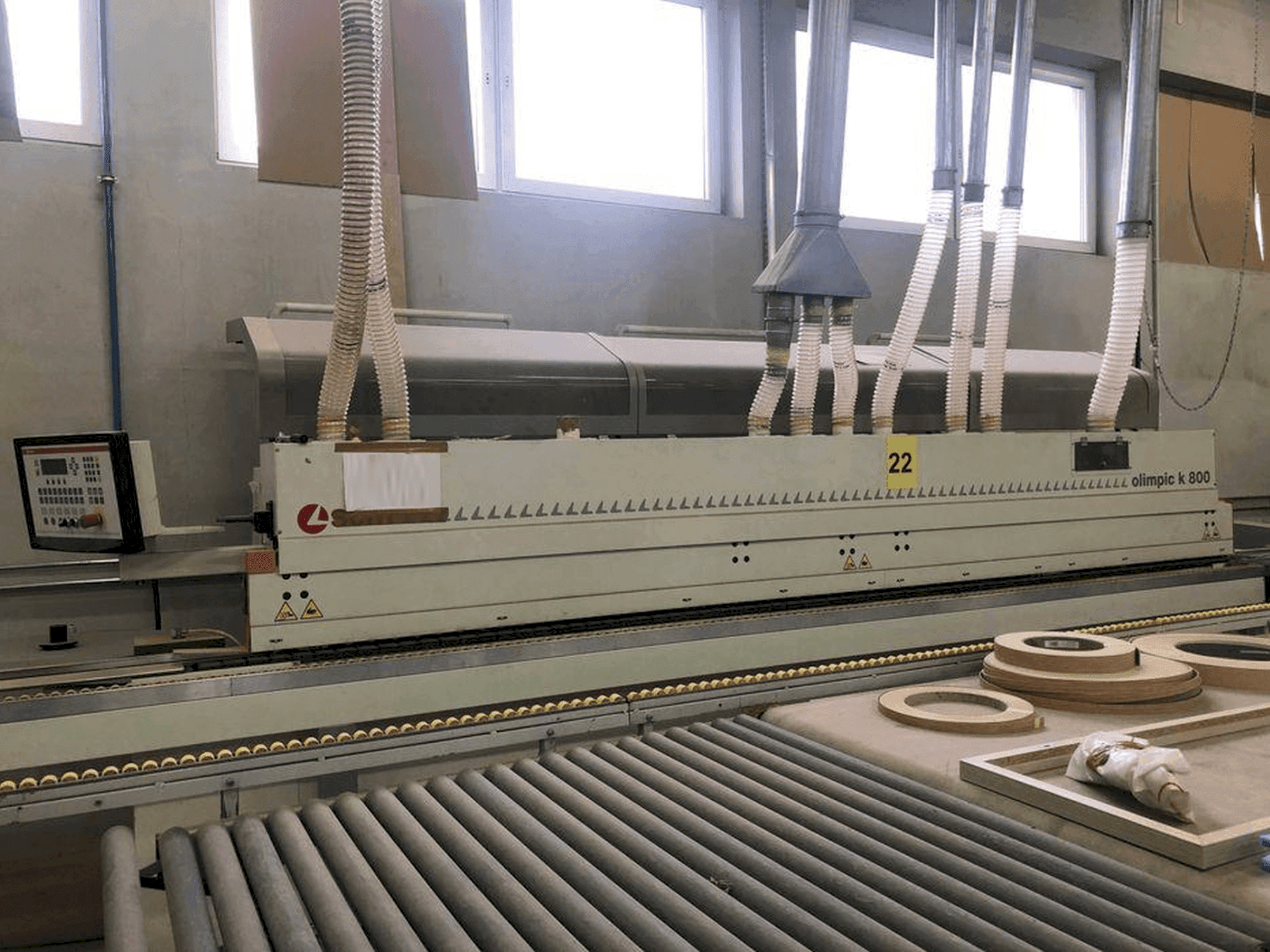 Frontansicht der SCM Olimpic K800 Maschine