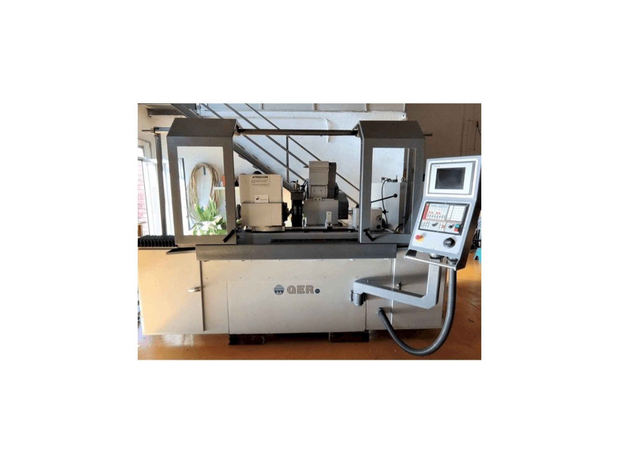 Frontansicht der GER C-500 CNC Maschine