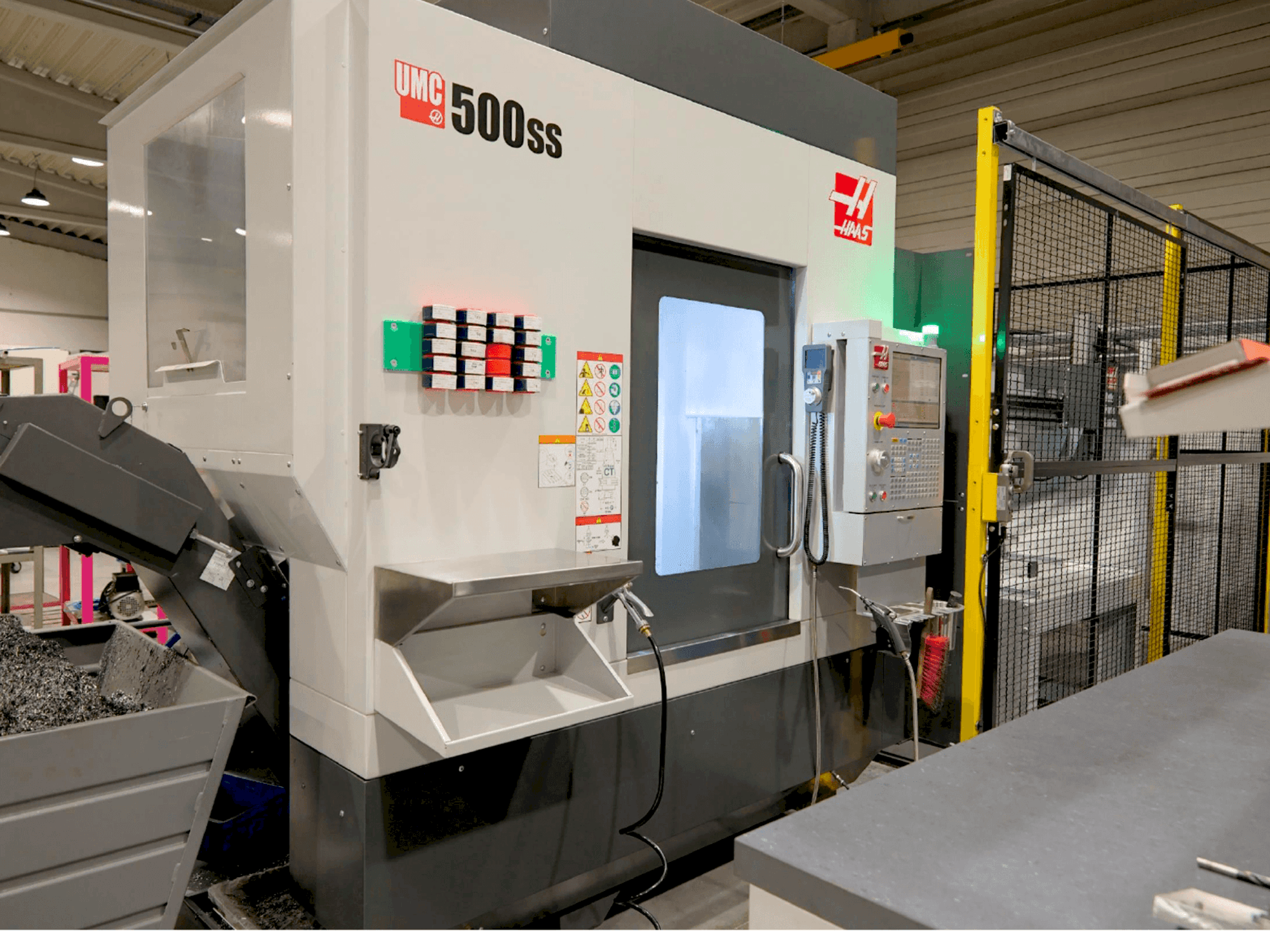 Frontansicht der HAAS UMC 500-SS MIT APL Maschine