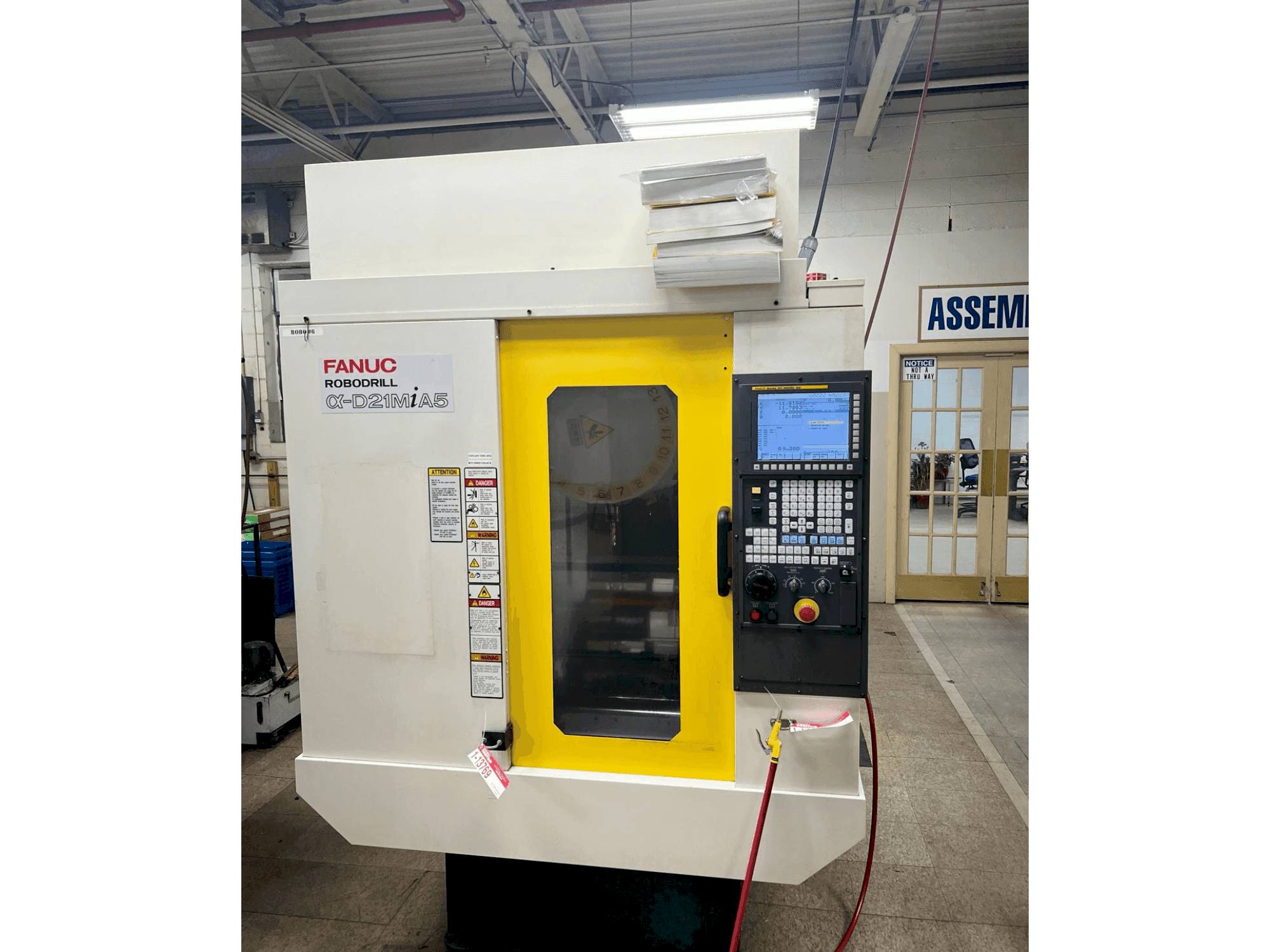 Frontansicht der FANUC Robodrill D21MiA5 Maschine