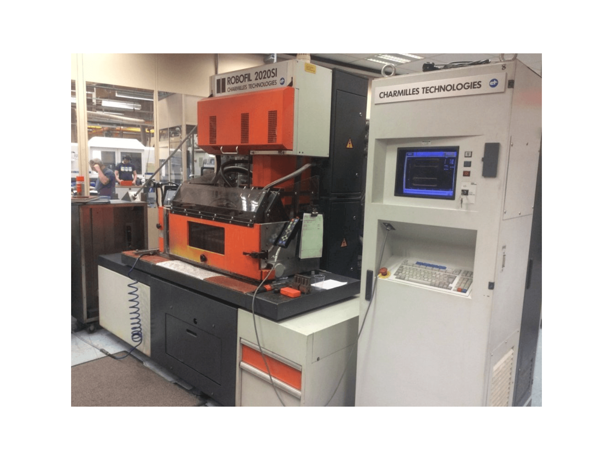 Frontansicht der CHARMILLES Robofil 2020 SI Maschine