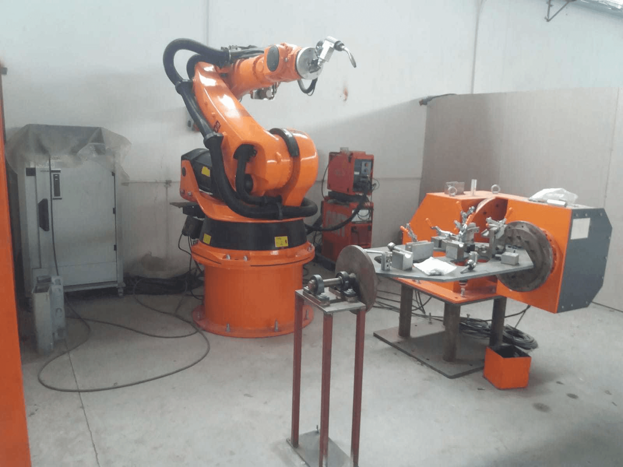 Front view of KUKA KR200 machine