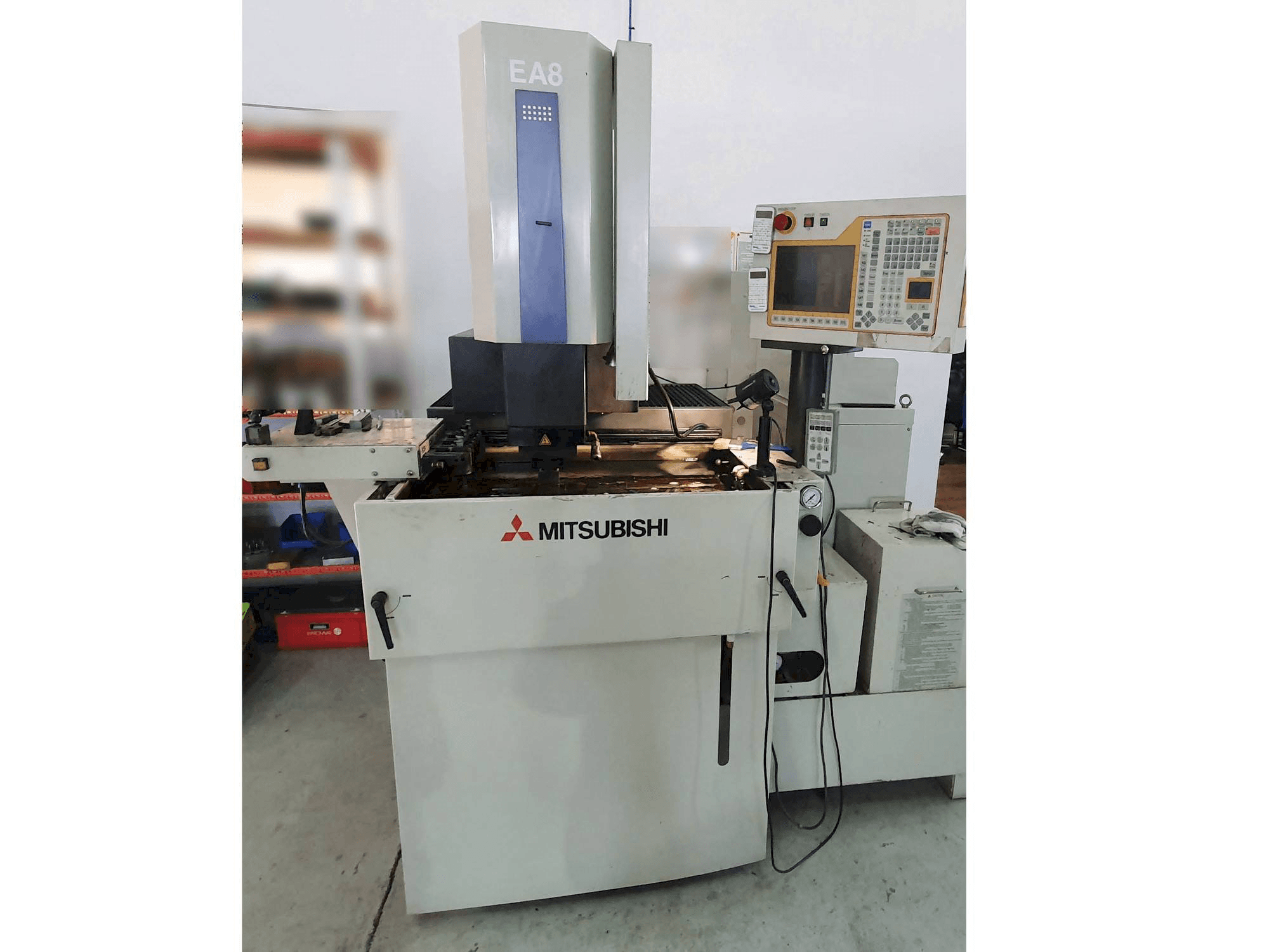 Frontansicht der Mitsubishi EA8 Maschine