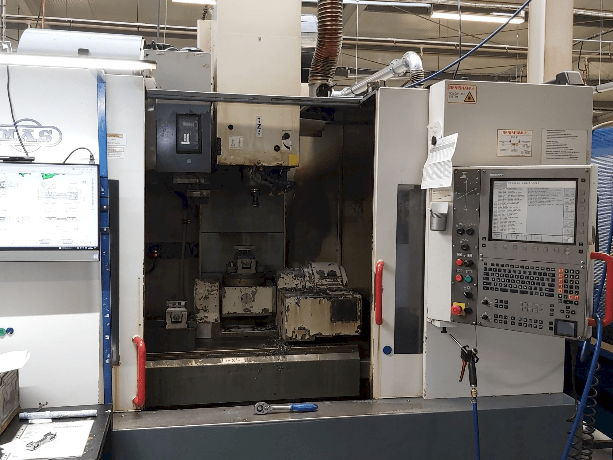 Frontansicht der KOVOSVIT MAS MCV 1016 Quick Maschine