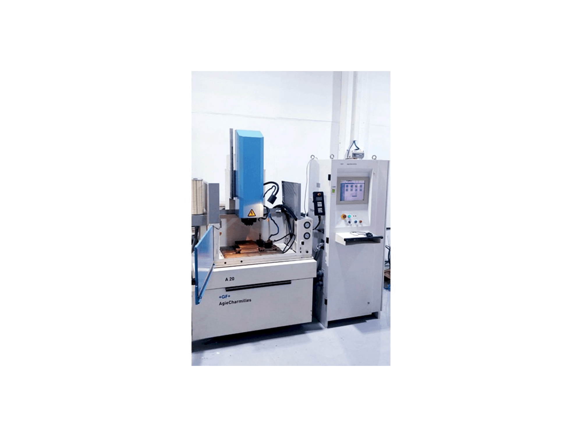 Frontansicht der AgieCharmilles SA20 Maschine