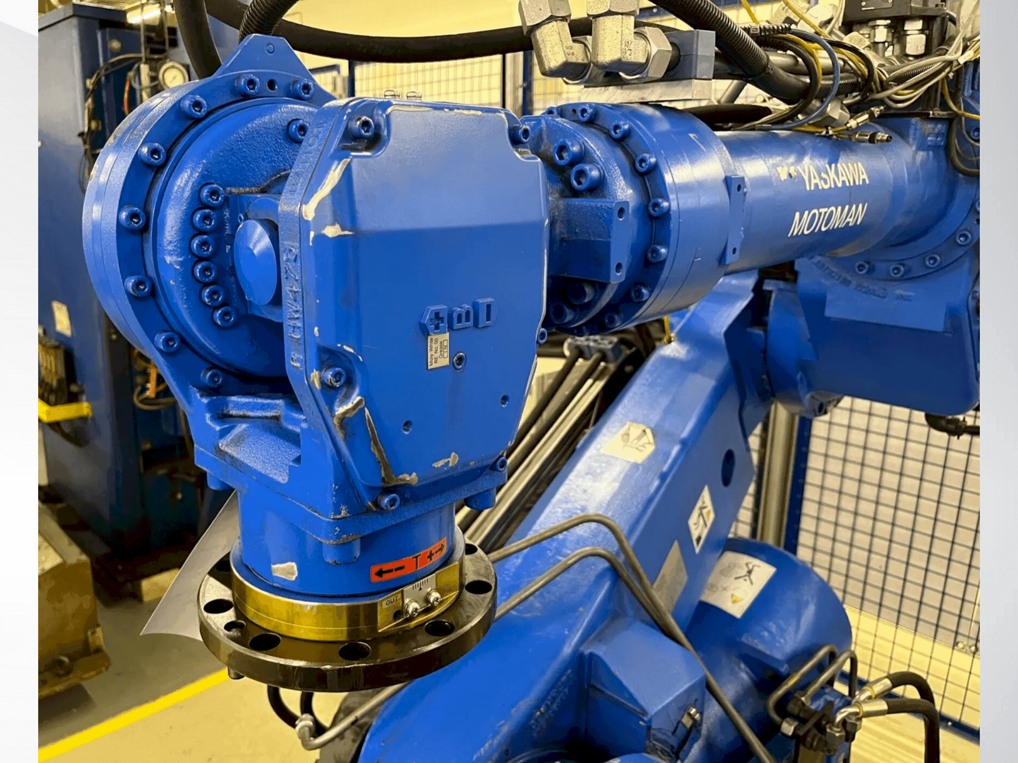 Frontansicht der Yaskawa Motoman ES 165D Maschine