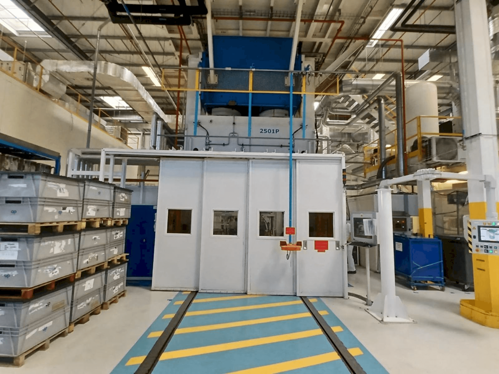 Frontansicht der Pinette 2500 Ton Maschine