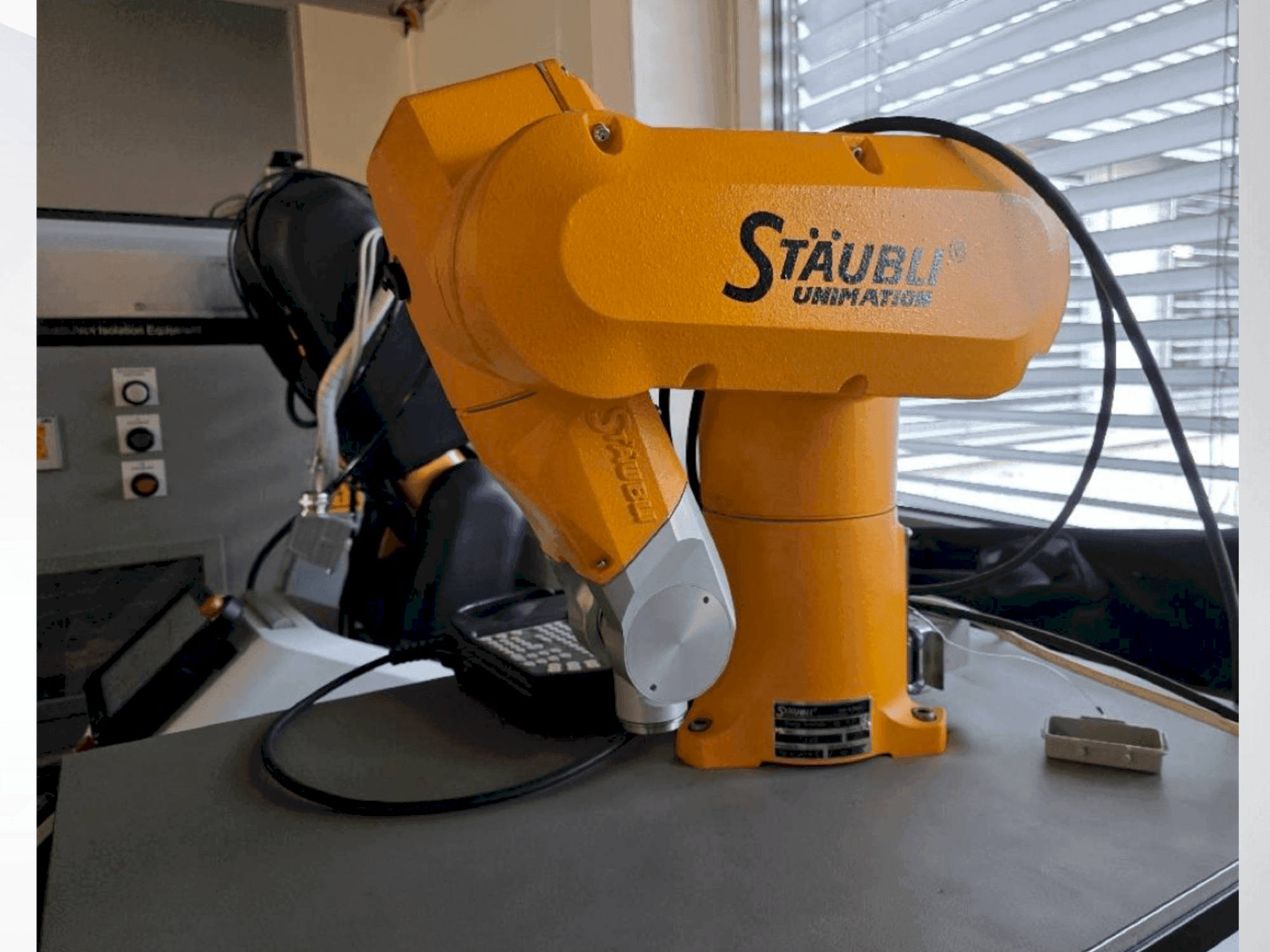 Frontansicht der STAUBLI TX40 Maschine