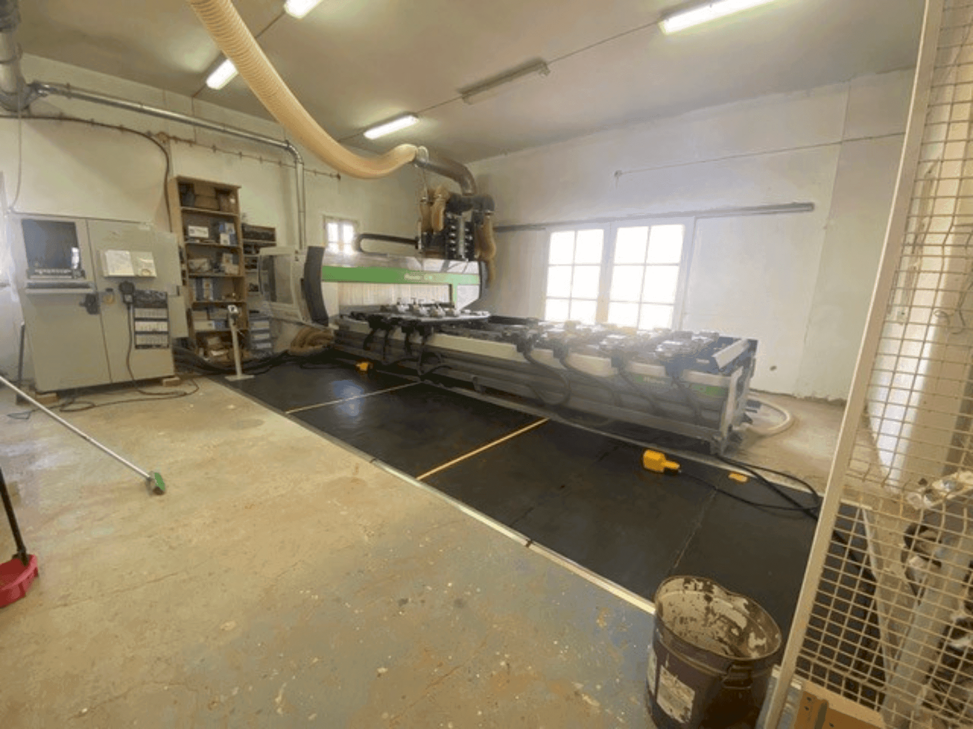 Frontansicht der BIESSE ROVER C 9.50 Maschine