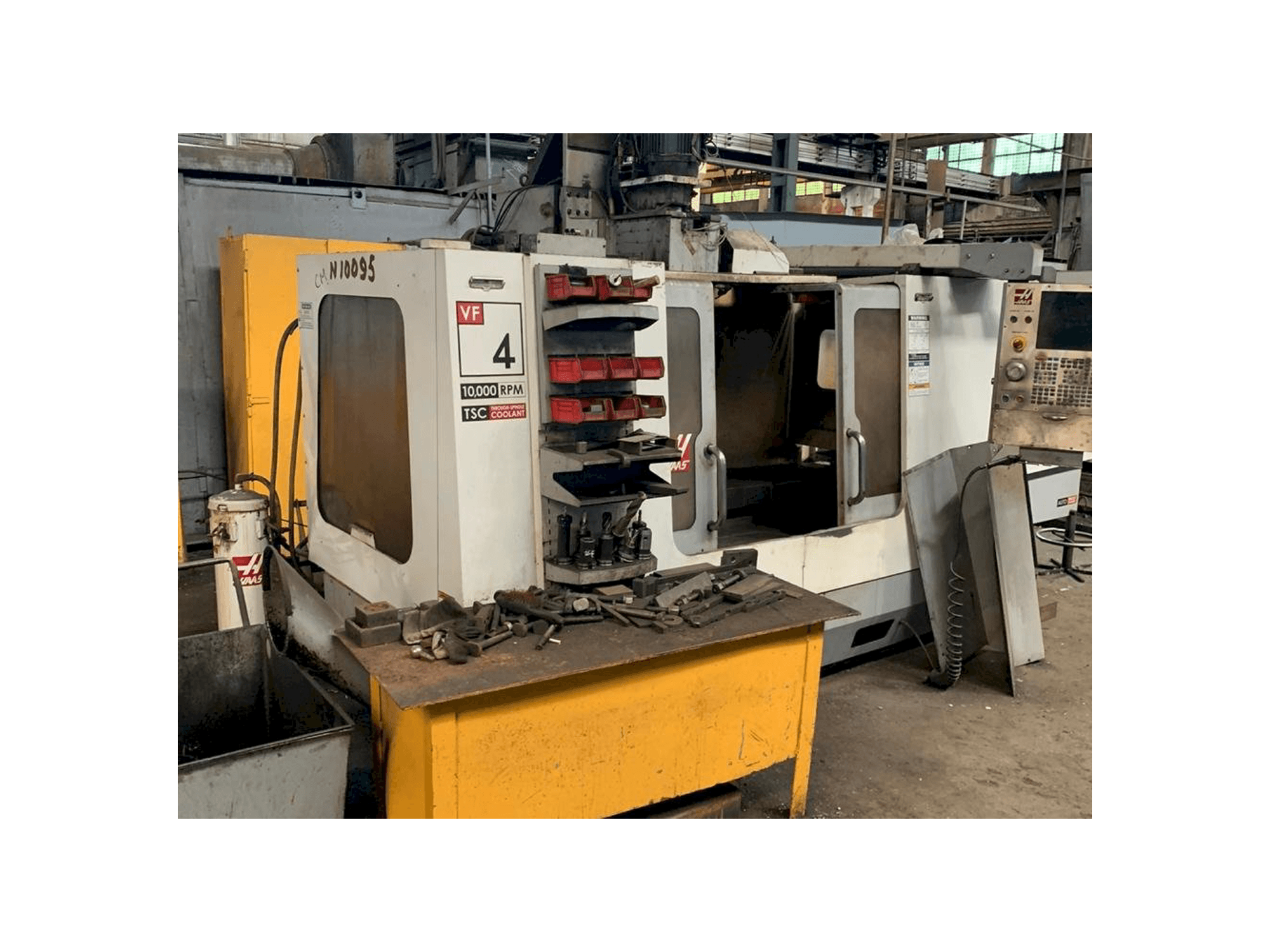 Frontansicht der HAAS VF-4 Maschine