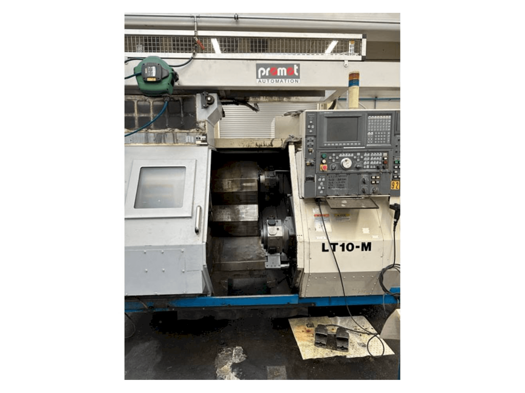 Frontansicht der Okuma LT10 Maschine