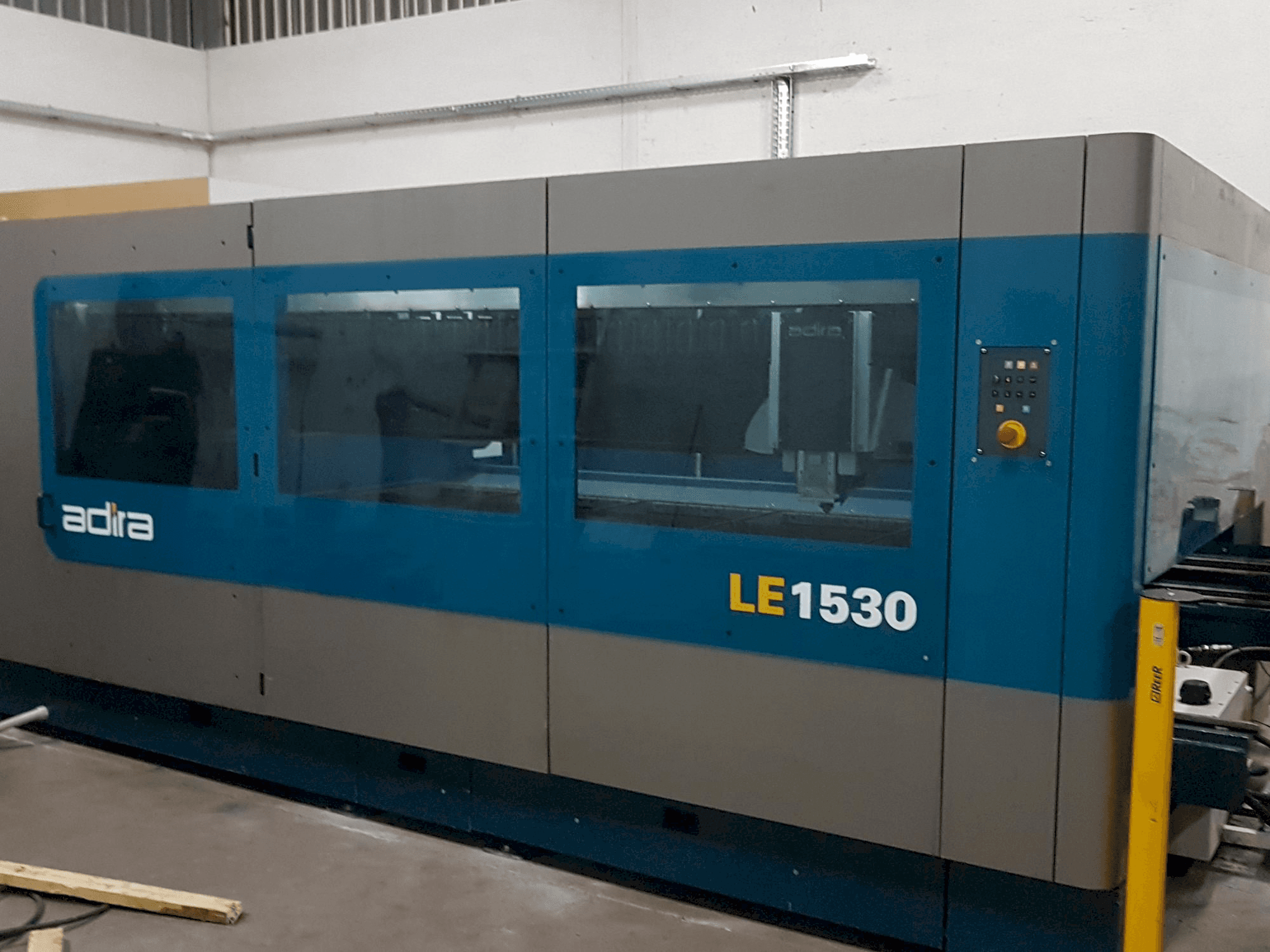 Front view of ADIRA Le1530 machine