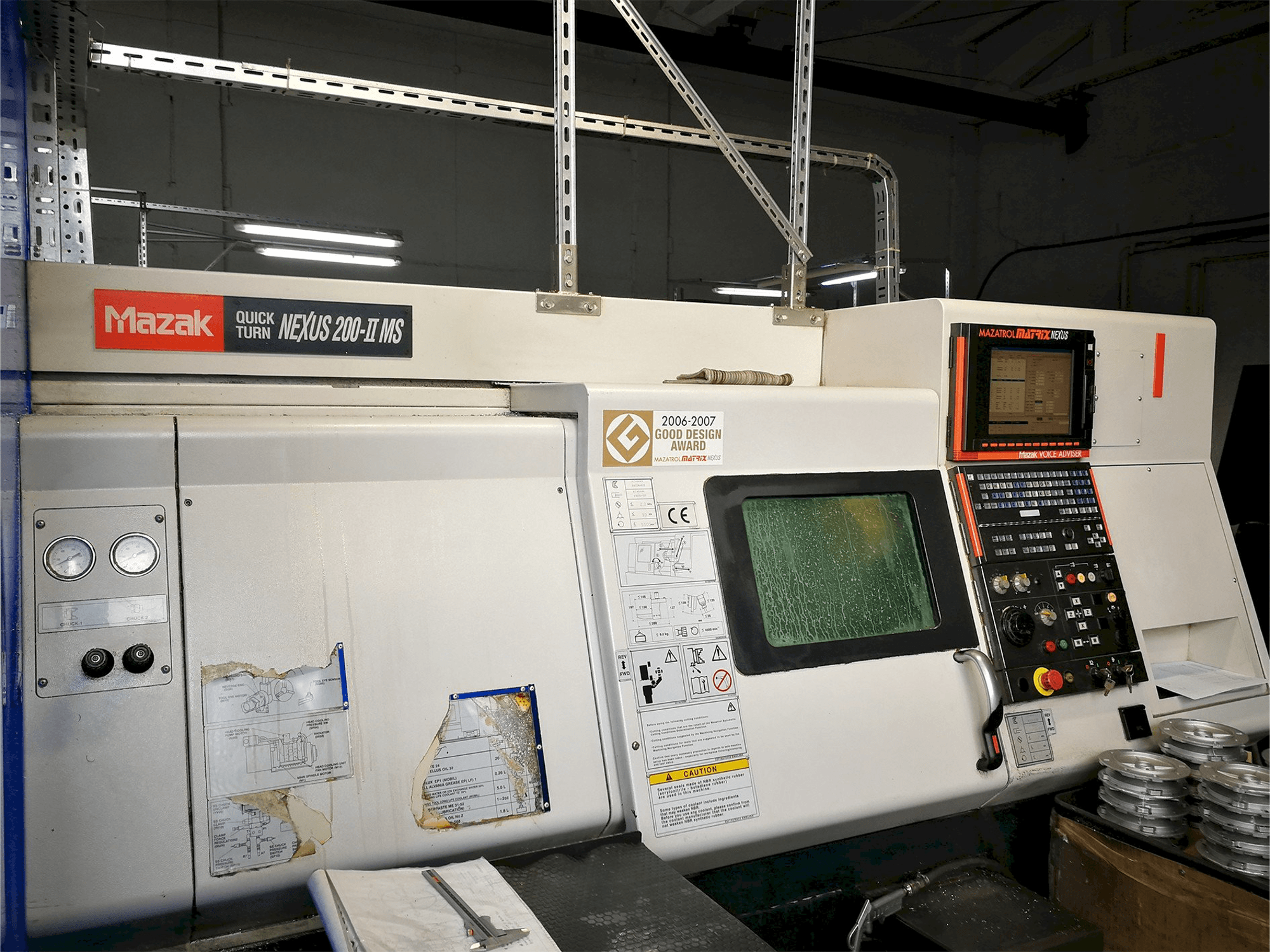 Frontansicht der Mazak Quick Turn Nexus 250-II MS Maschine