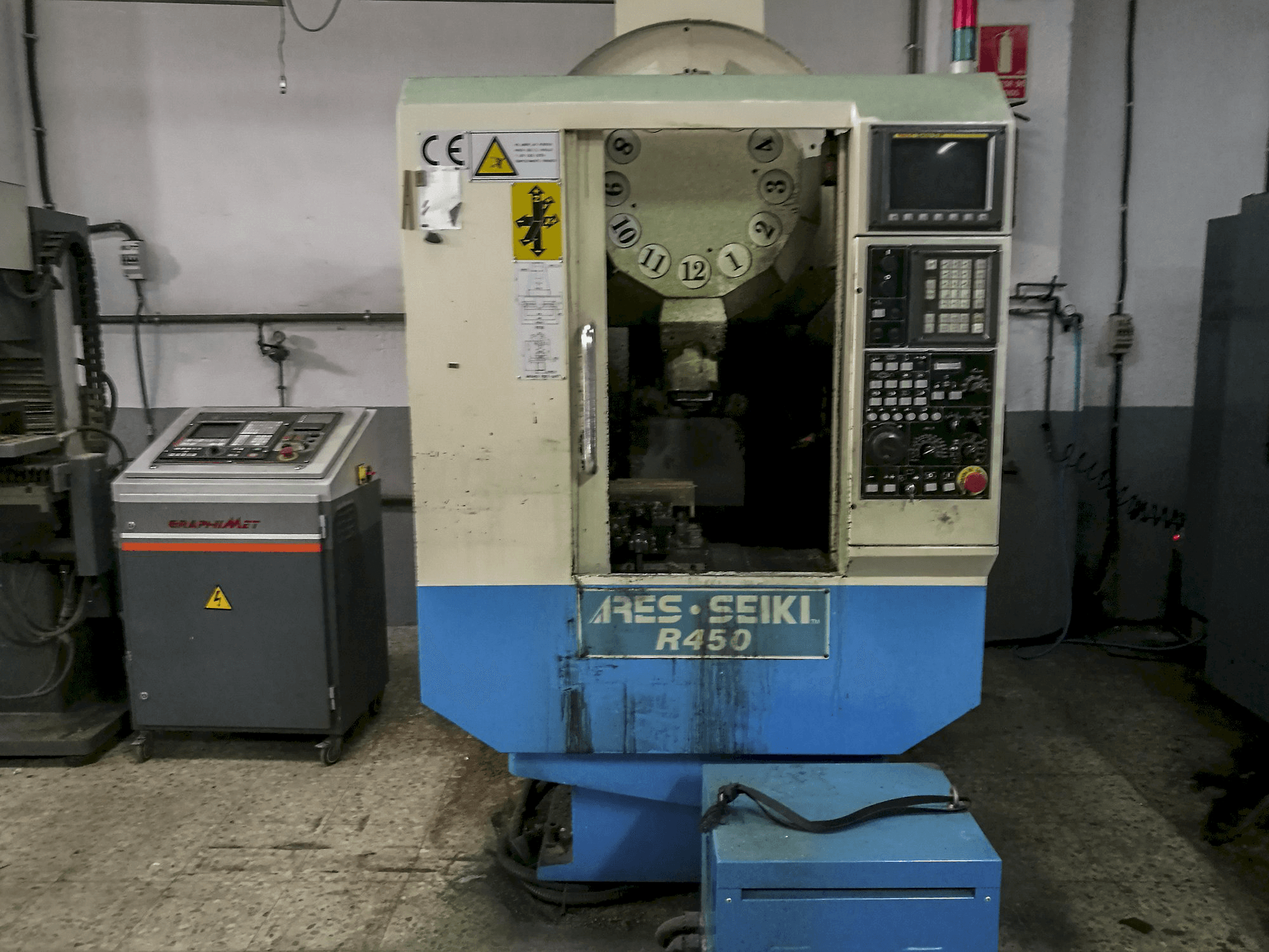 Frontansicht der ARES TC-450 Maschine