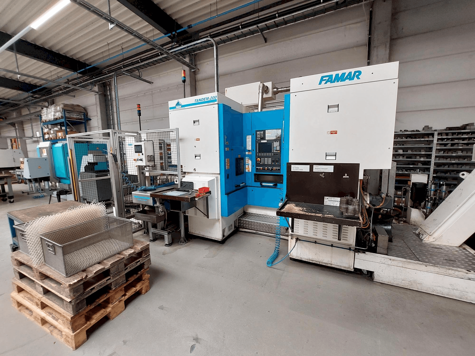 Frontansicht der Famar Tandem 200 Maschine