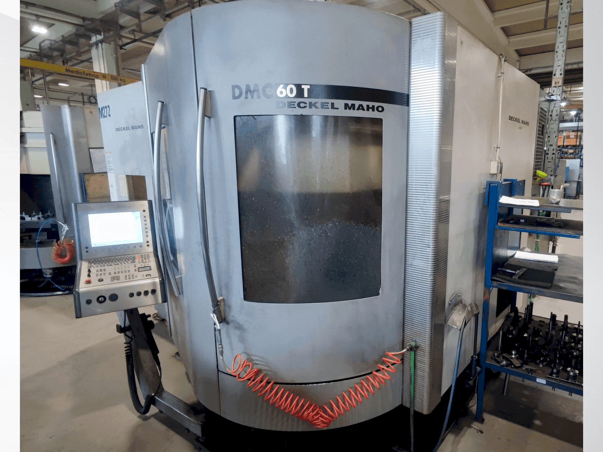 Frontansicht der DECKEL MAHO DMC 60T Maschine