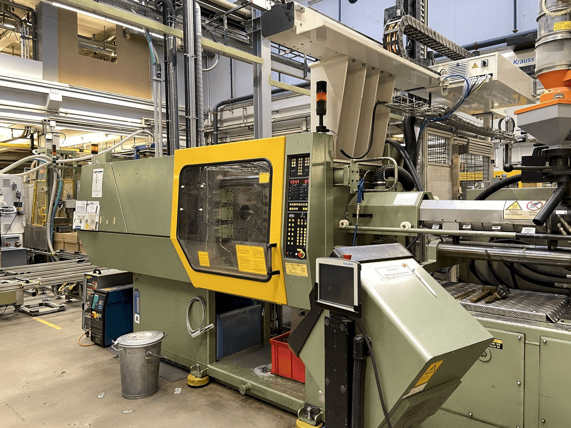 Front view of Netstal Synergy 1500K/460 machine