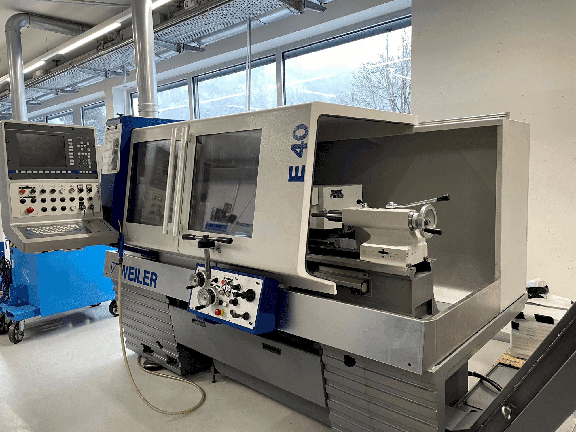 Frontansicht der Weiler E 40 x 1000 Maschine