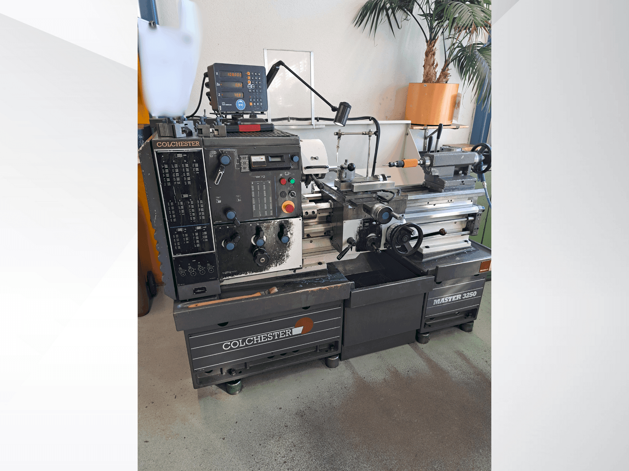 Frontansicht der Colchester Master 3250 Maschine