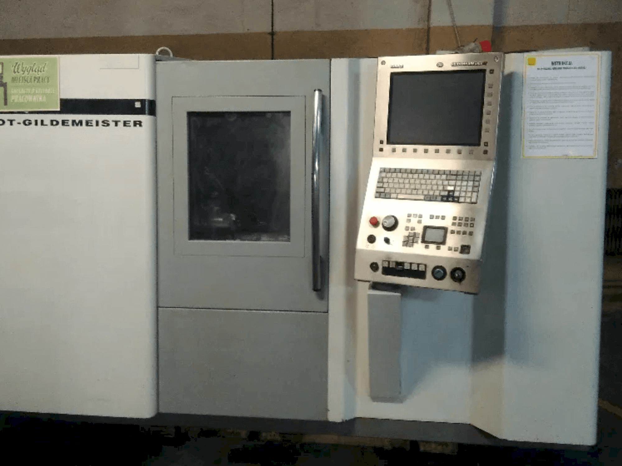Frontansicht der Gildemeister CTX 210 Maschine
