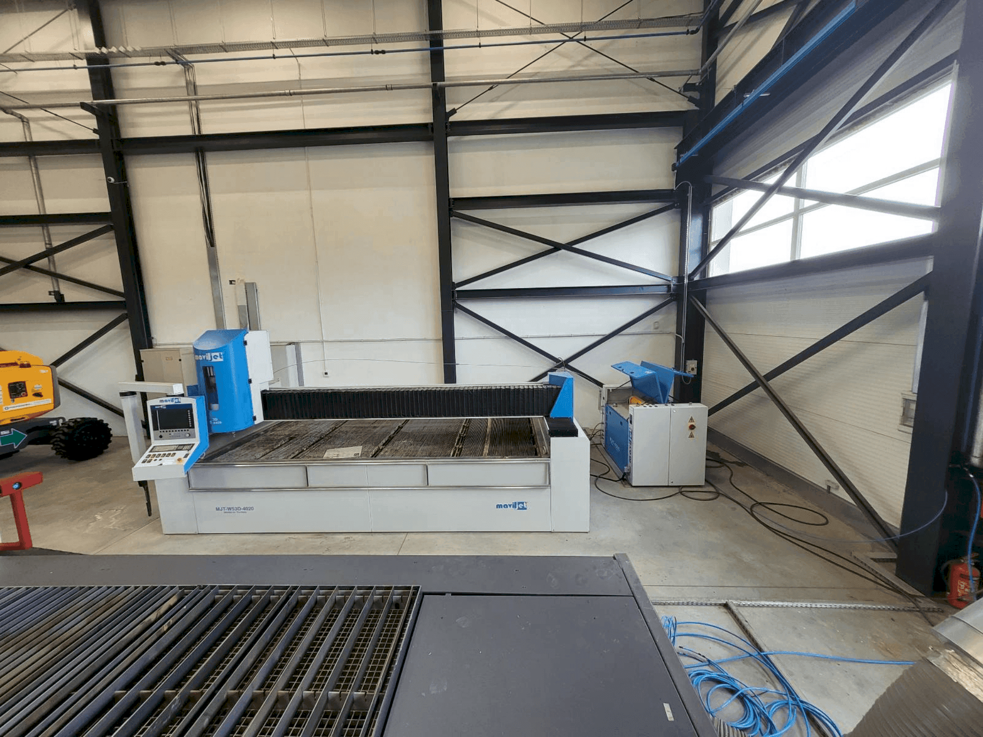 Front view of MAVIJET MJT-W53D- 4020 machine