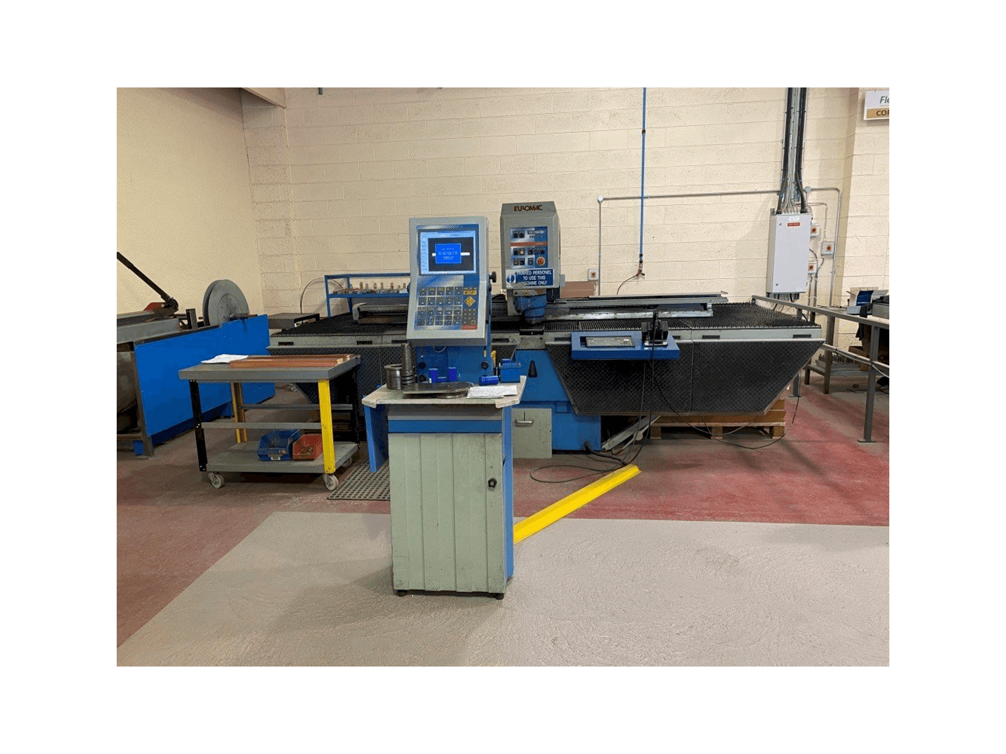 Frontansicht der Euromac ZX 1250/30 Maschine