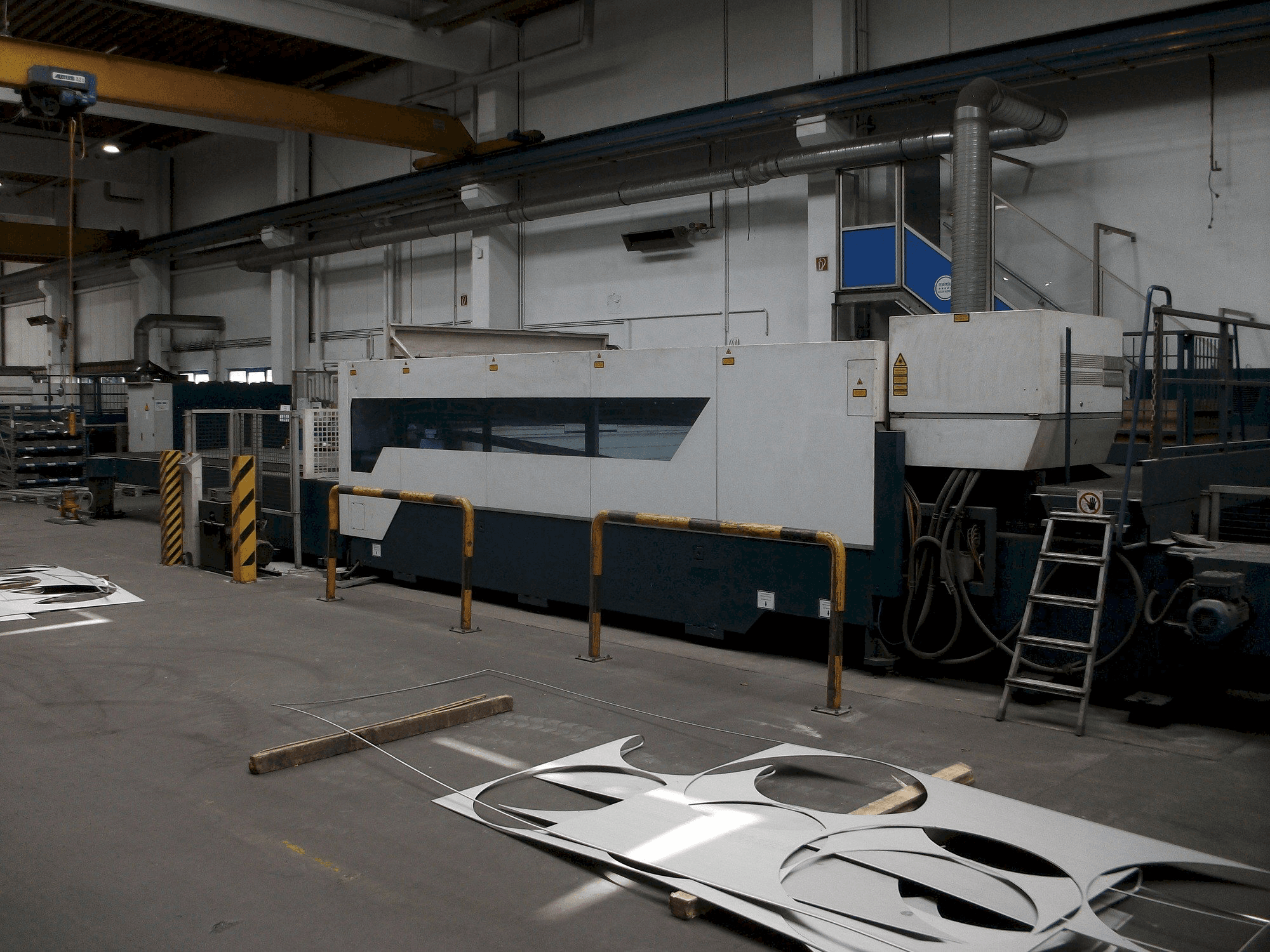 Frontansicht der Trumpf TruLaser 8000 TruFlow 6000 Maschine