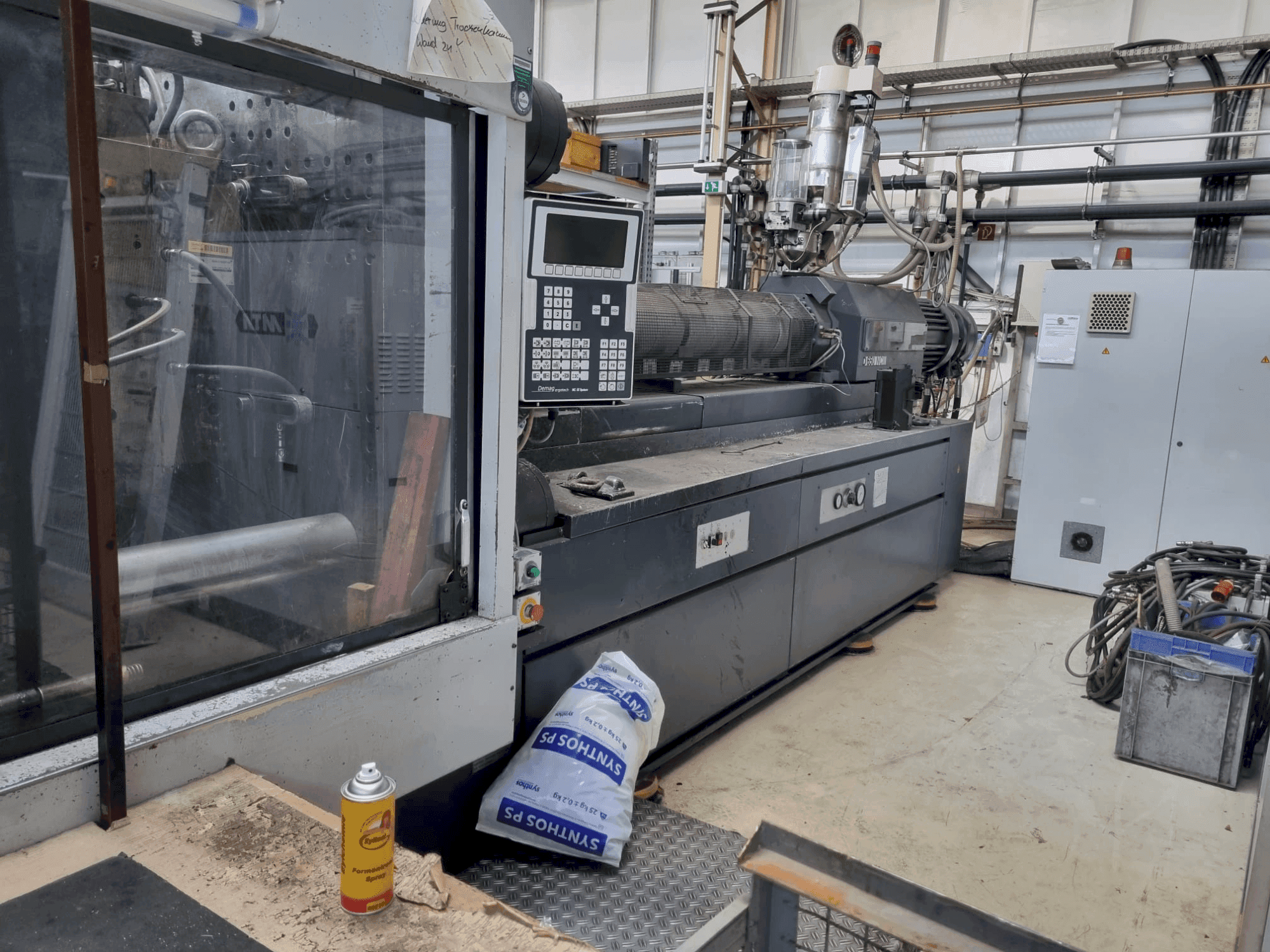 Frontansicht der DEMAG Ergotech 10000-8000 Maschine