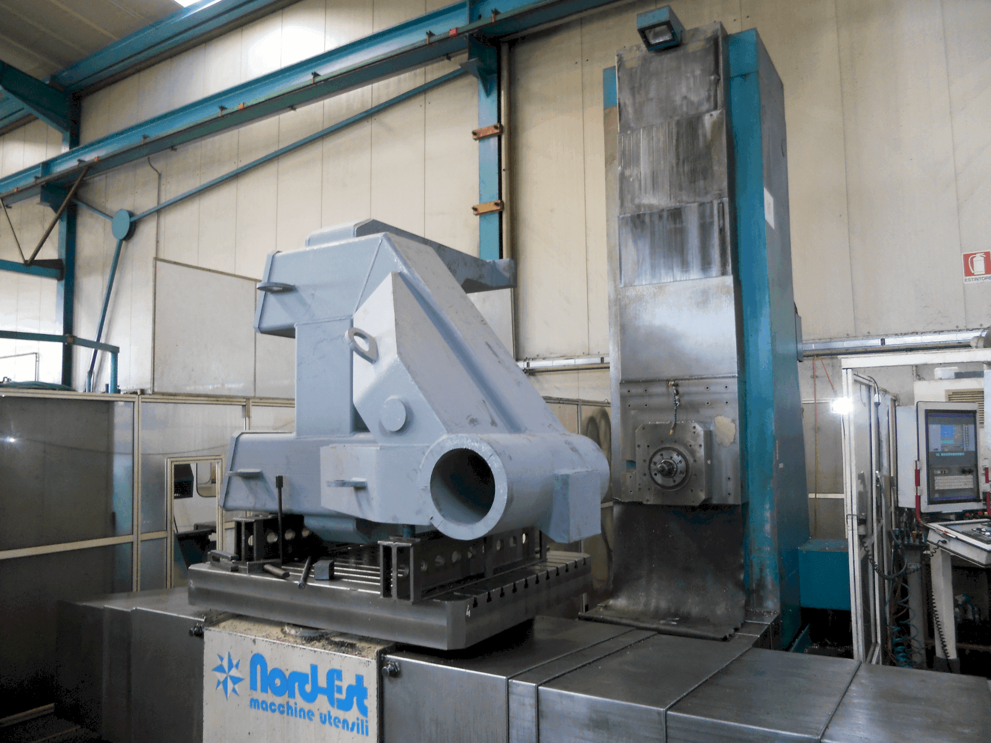 Frontansicht der NORDEST HYDRA MP 110 Maschine