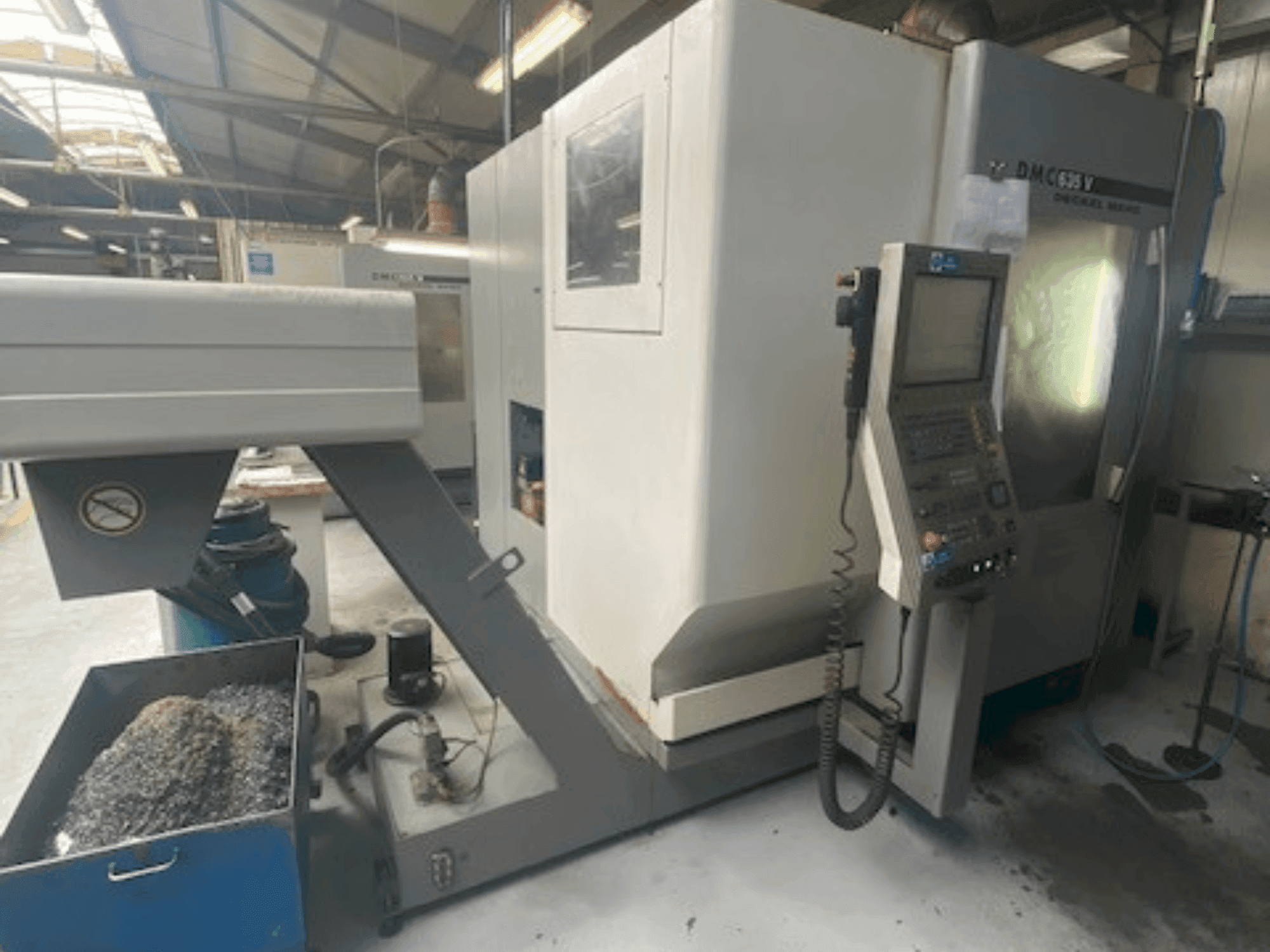 Frontansicht der DMG DECKEL MAHO DMC 635V Maschine