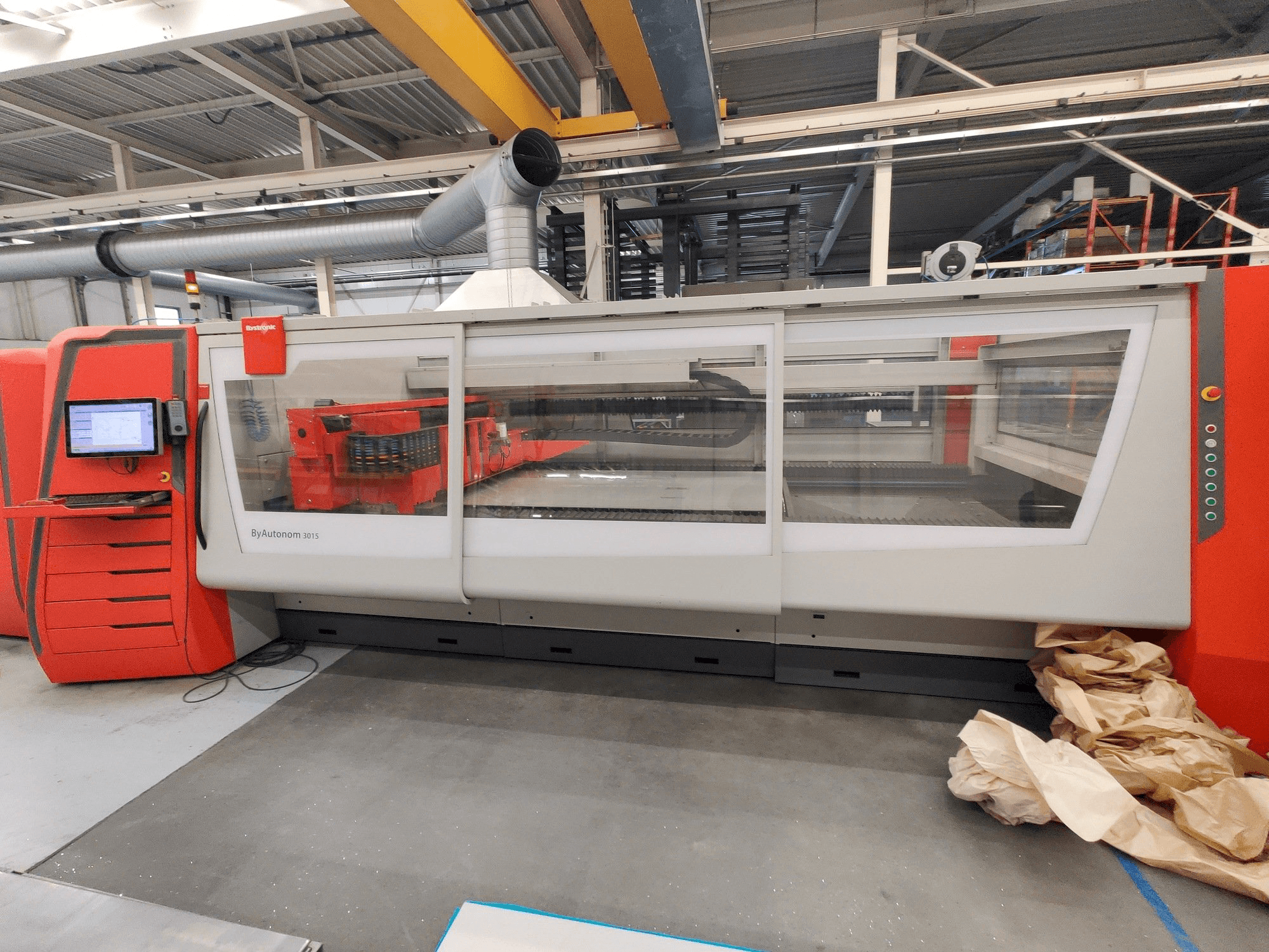 Frontansicht der Bystronic Autonom 3015 6kW CO2 Maschine