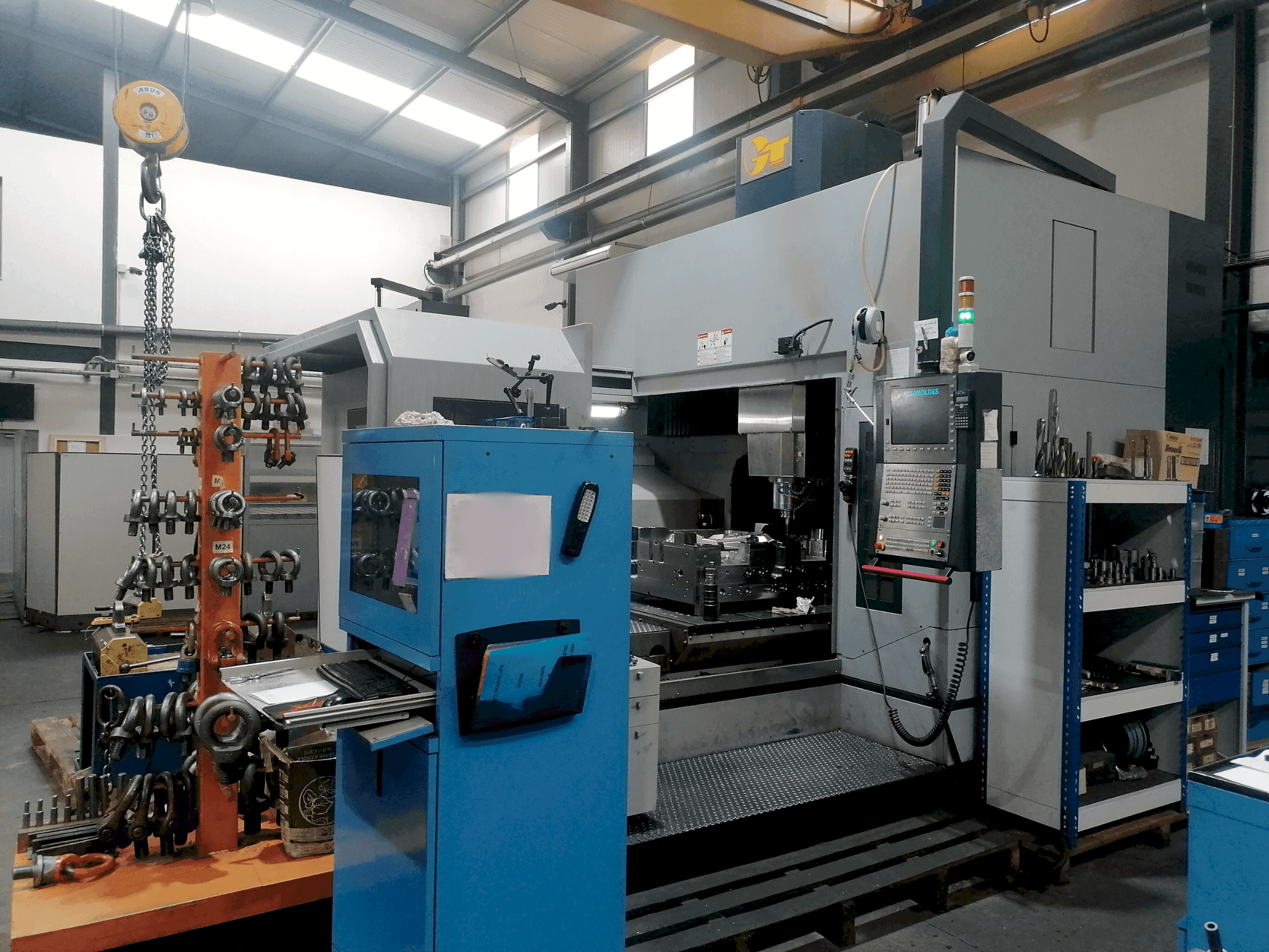 Front view of GENTIGER GT1614V machine