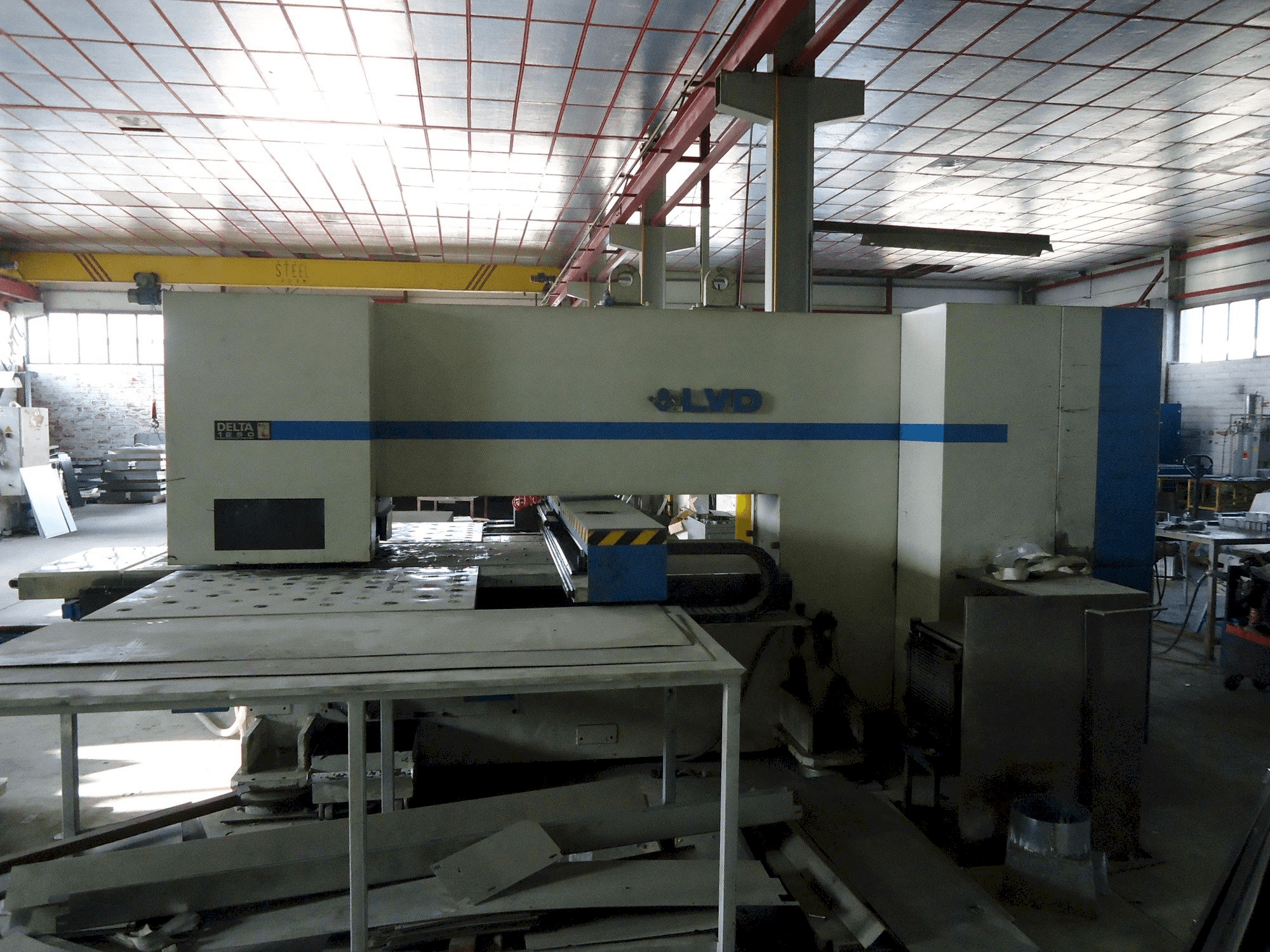 Frontansicht der LVD delta 1250 Maschine