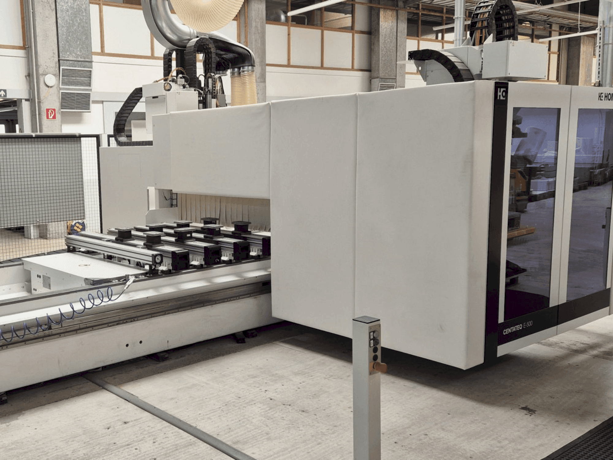 Front view of HOMAG CENTATEQ E-500 machine