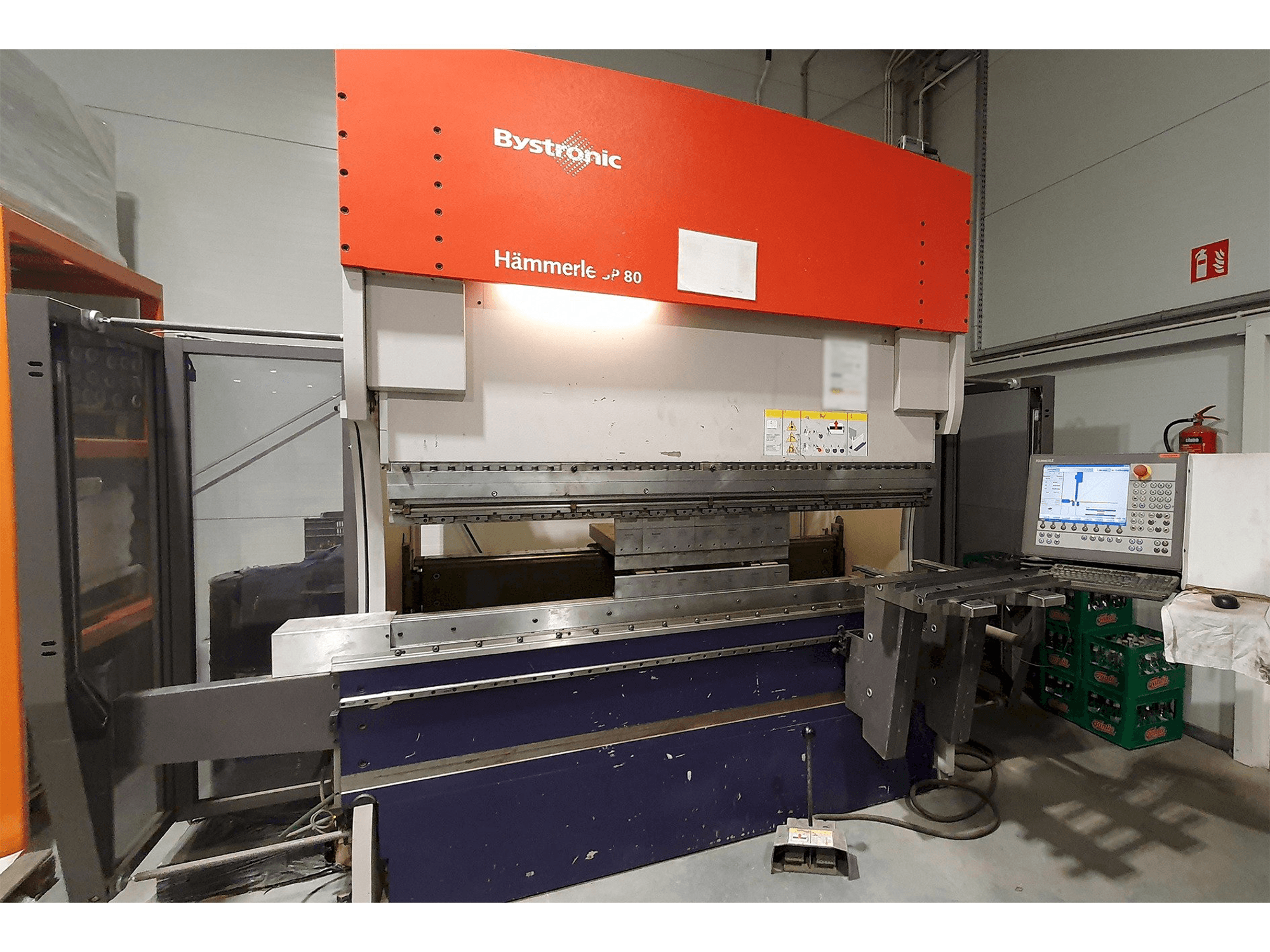 Frontansicht der Bystronic 3P 80/210 Maschine