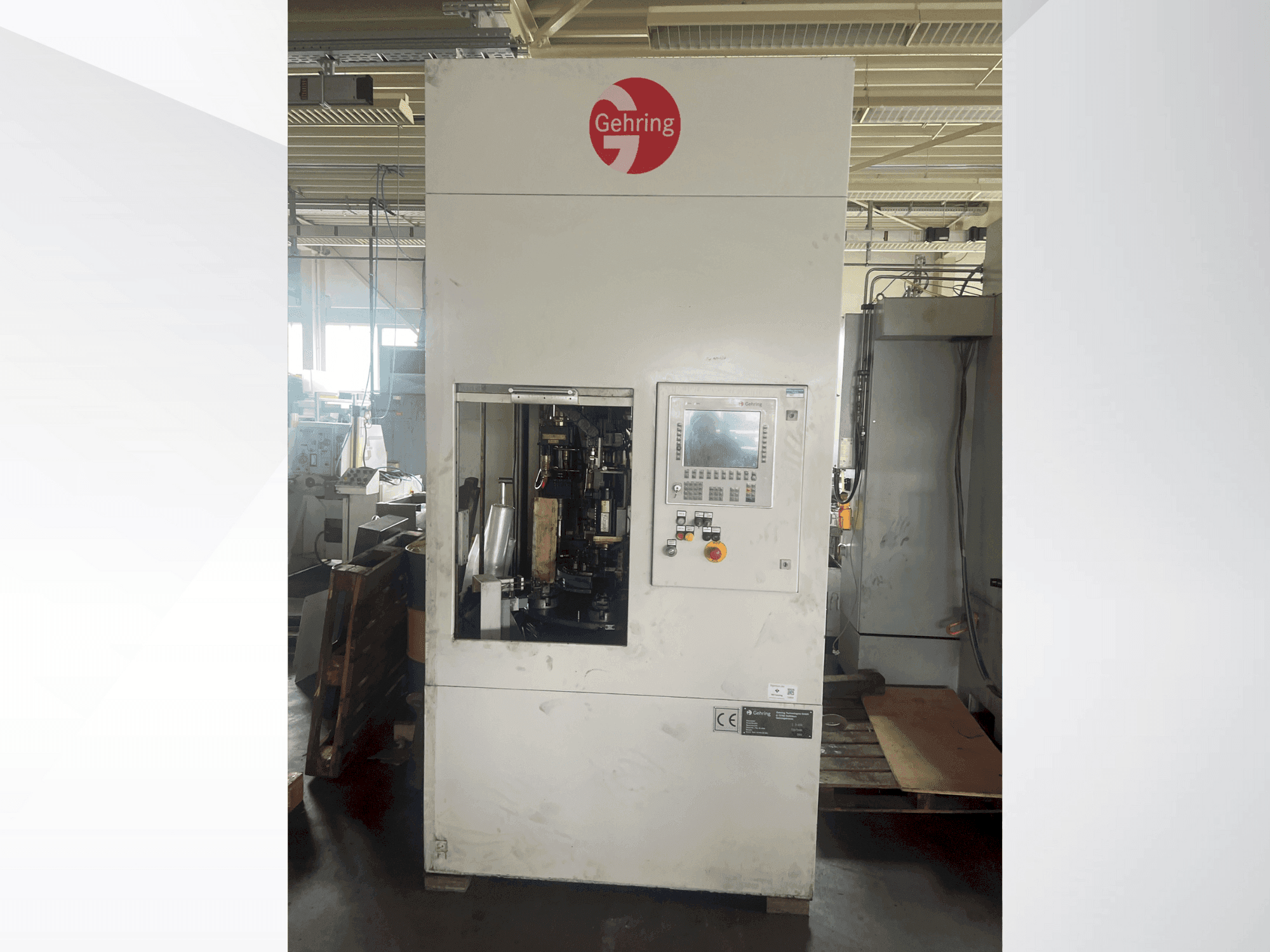 Frontansicht der GEHRING L2-630 Maschine