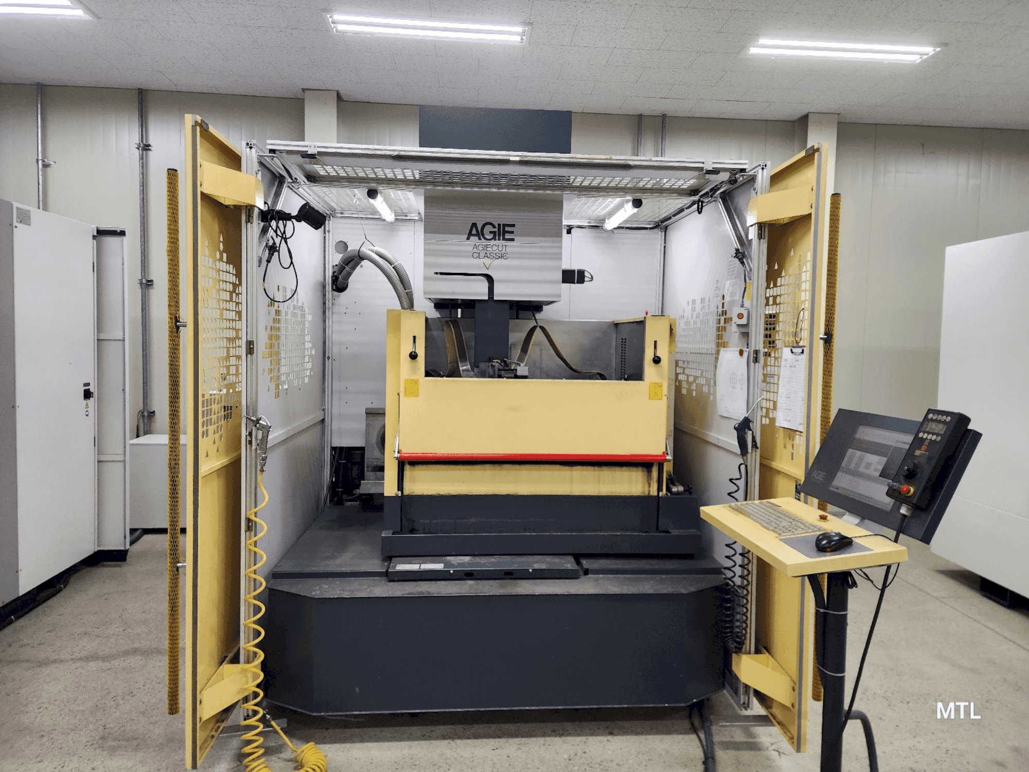 Frontansicht der AgieCharmilles Agiecut Classic V3 Maschine