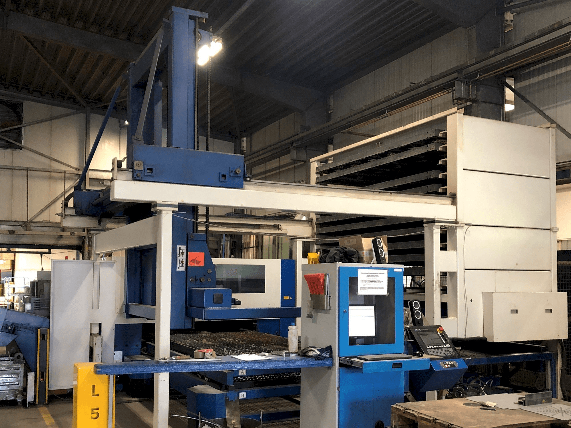 Frontansicht der Trumpf Trumatic L3050 Maschine