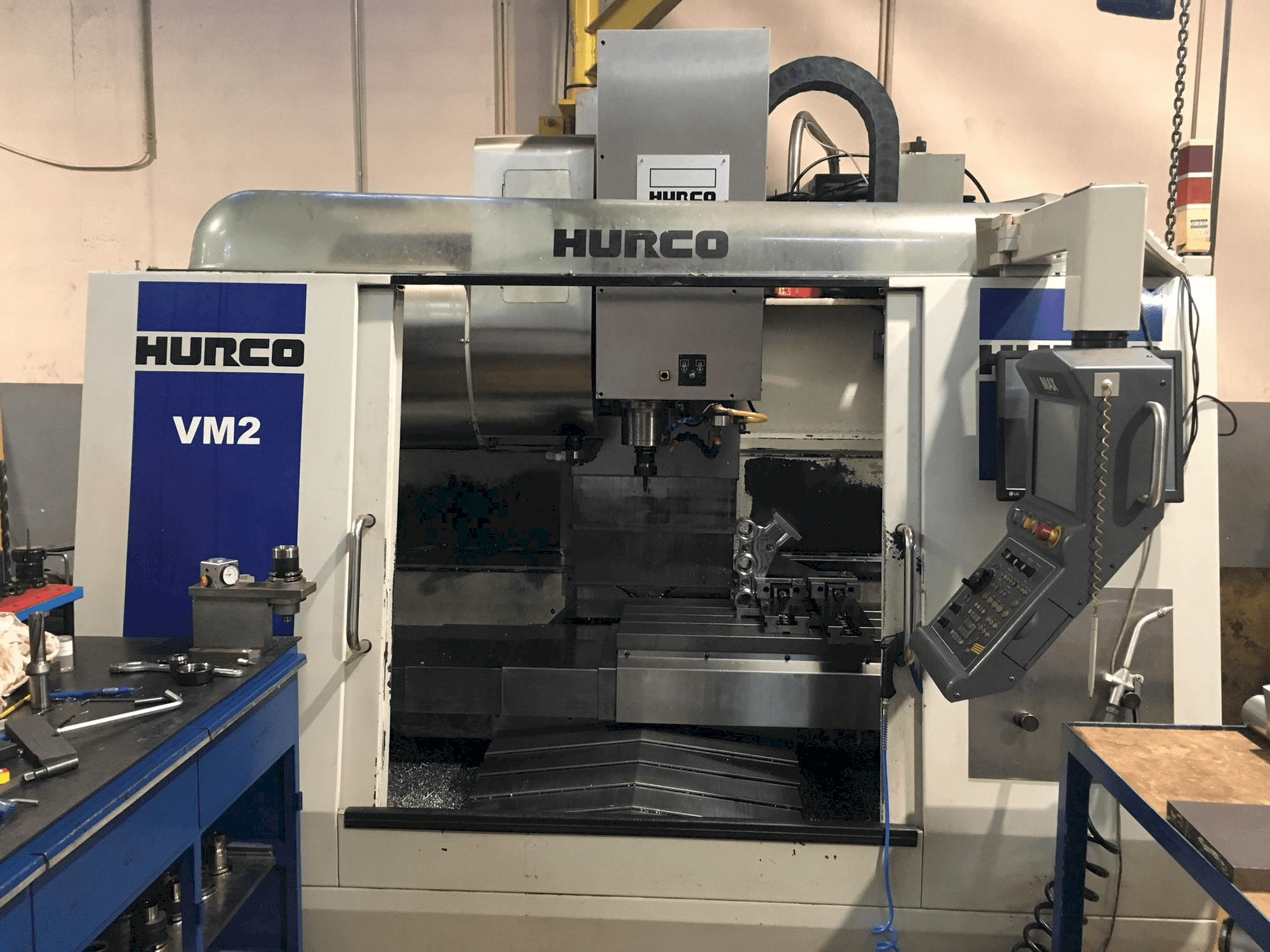 Frontansicht der Hurco VM2 Maschine