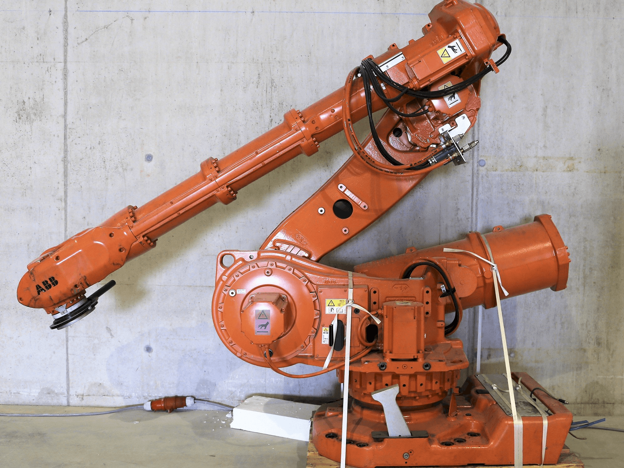 Frontansicht der ABB 6650 Maschine