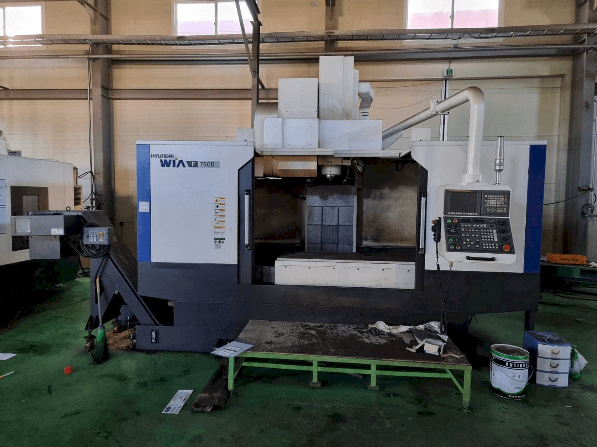 Frontansicht der Hyundai Wia F750B Maschine