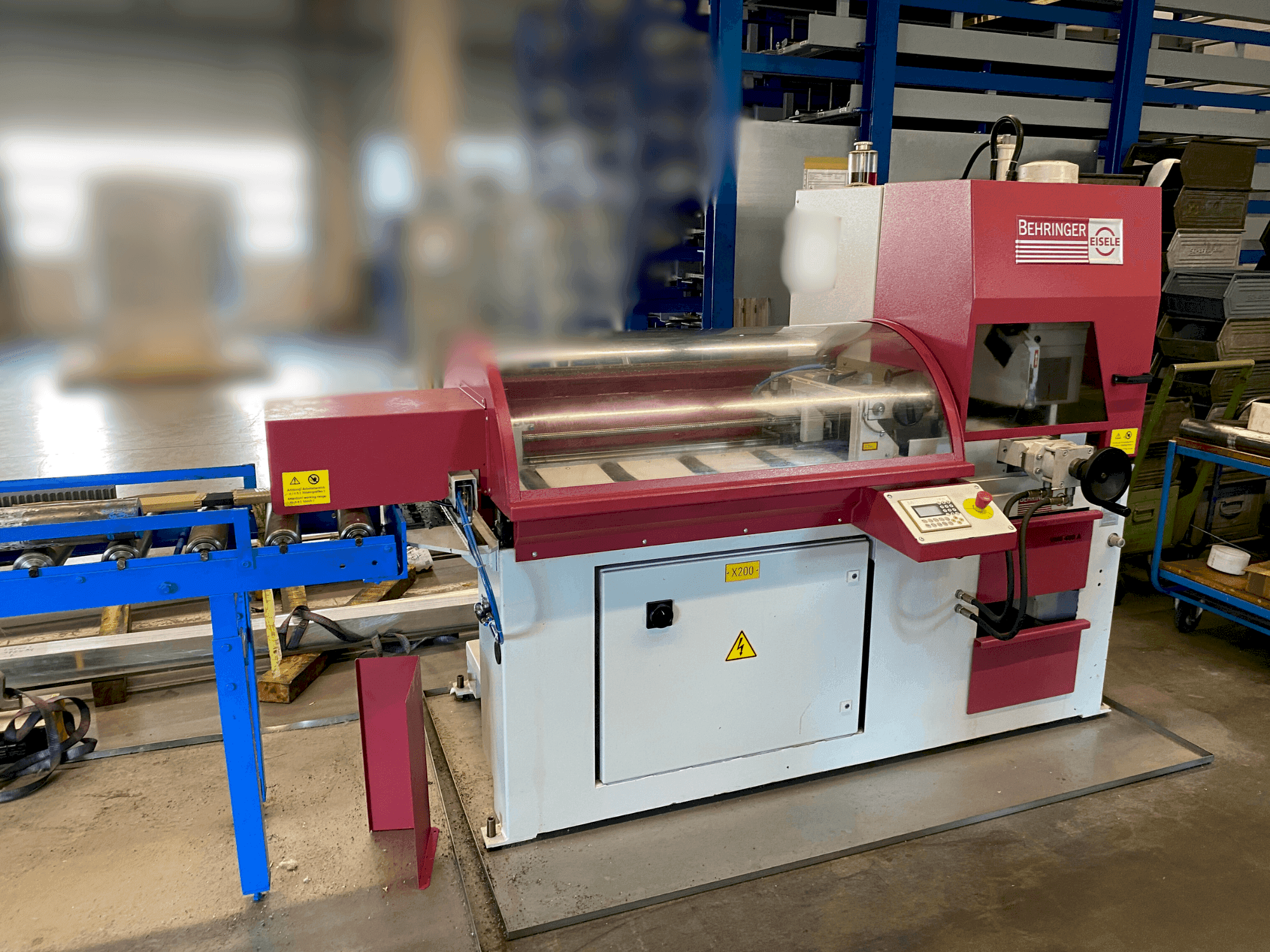 Frontansicht der Behringer VMS 400-A Maschine