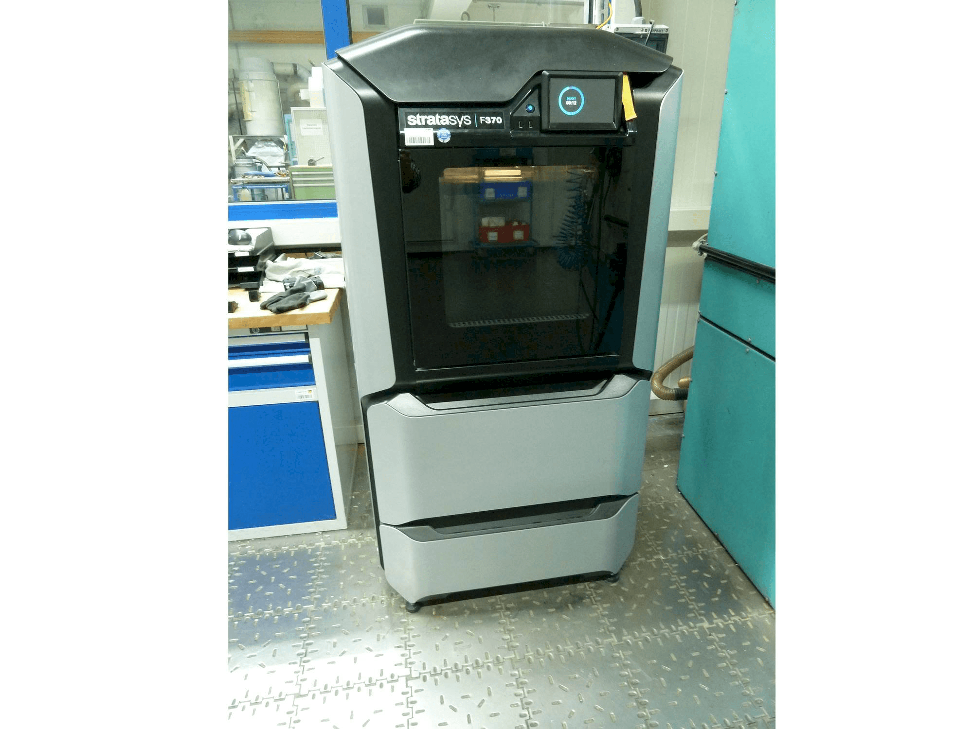 Frontansicht der Stratasys F370 Maschine
