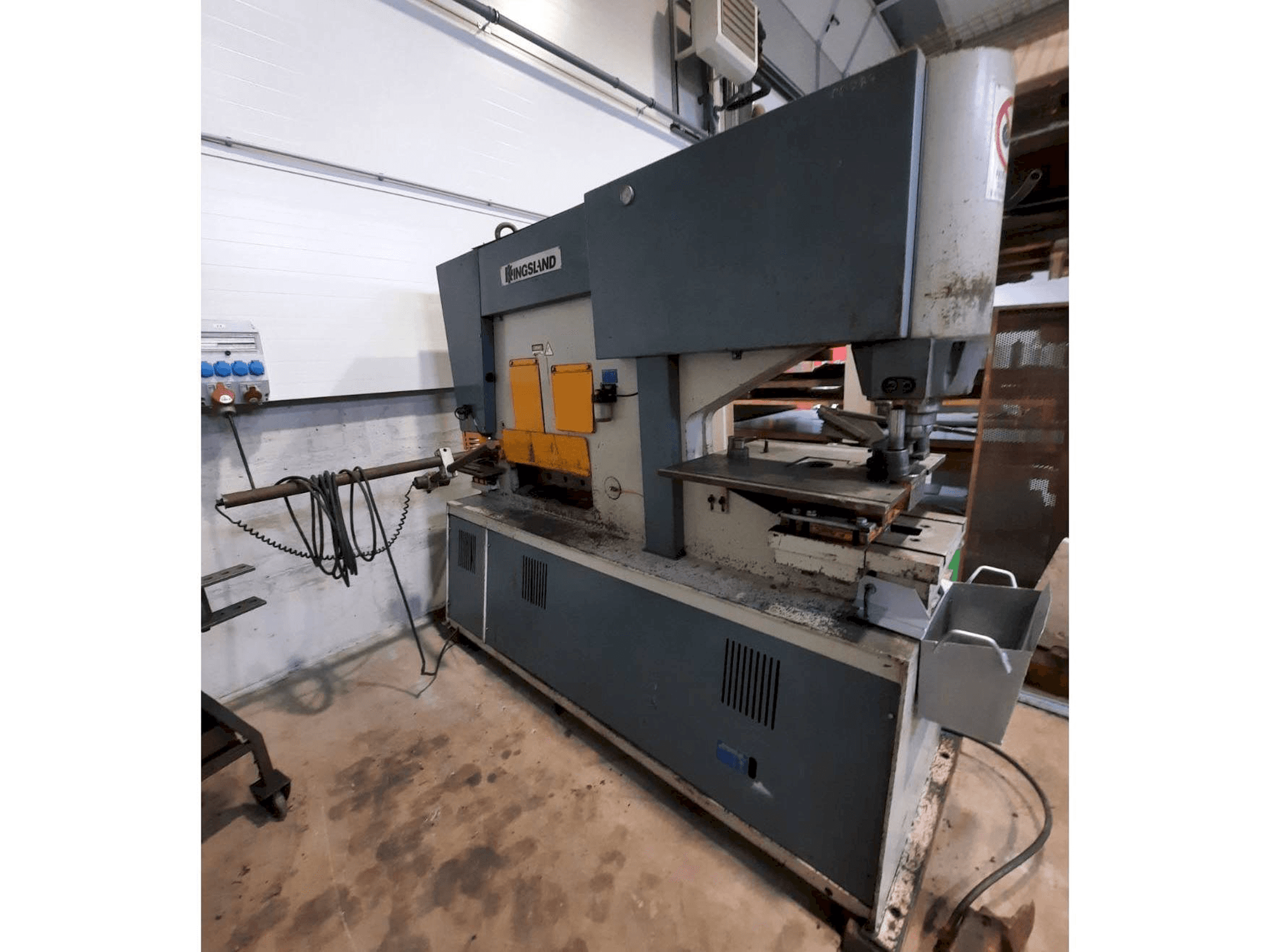Frontansicht der HACO-KINGSLAND MULTI 125 Maschine