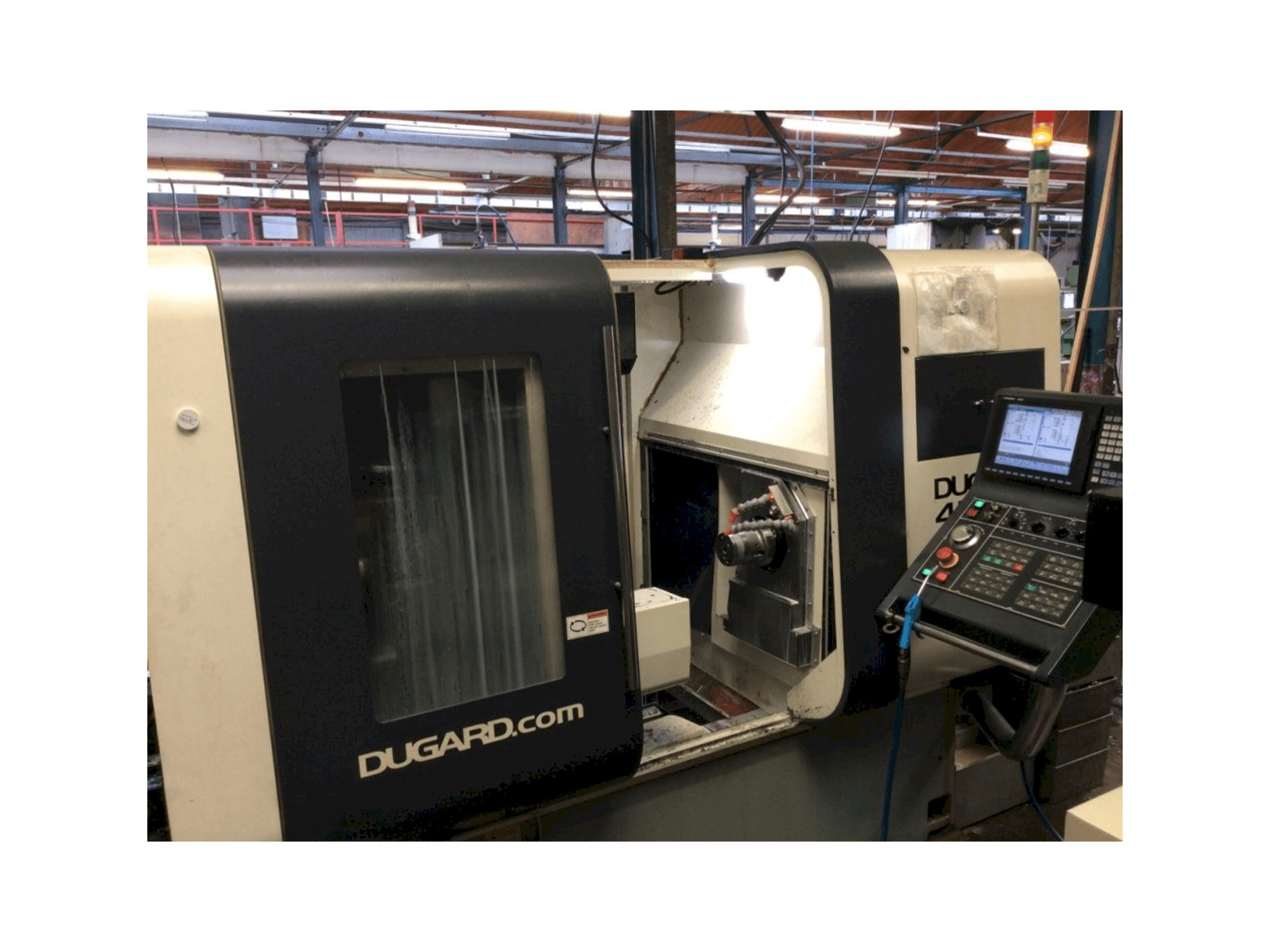 Frontansicht der Dugard 42 TT Maschine