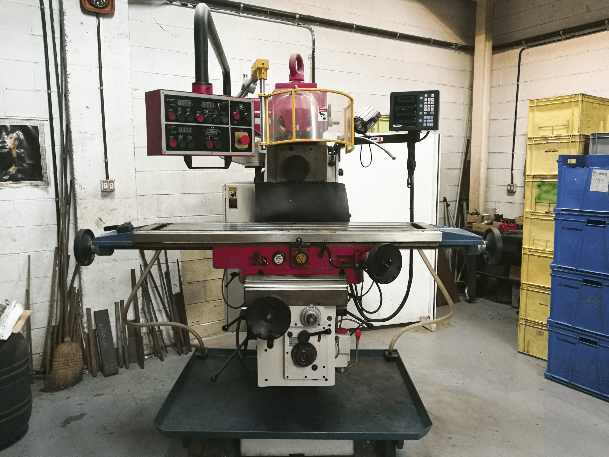 Frontansicht der Lagun FCM 152 Maschine