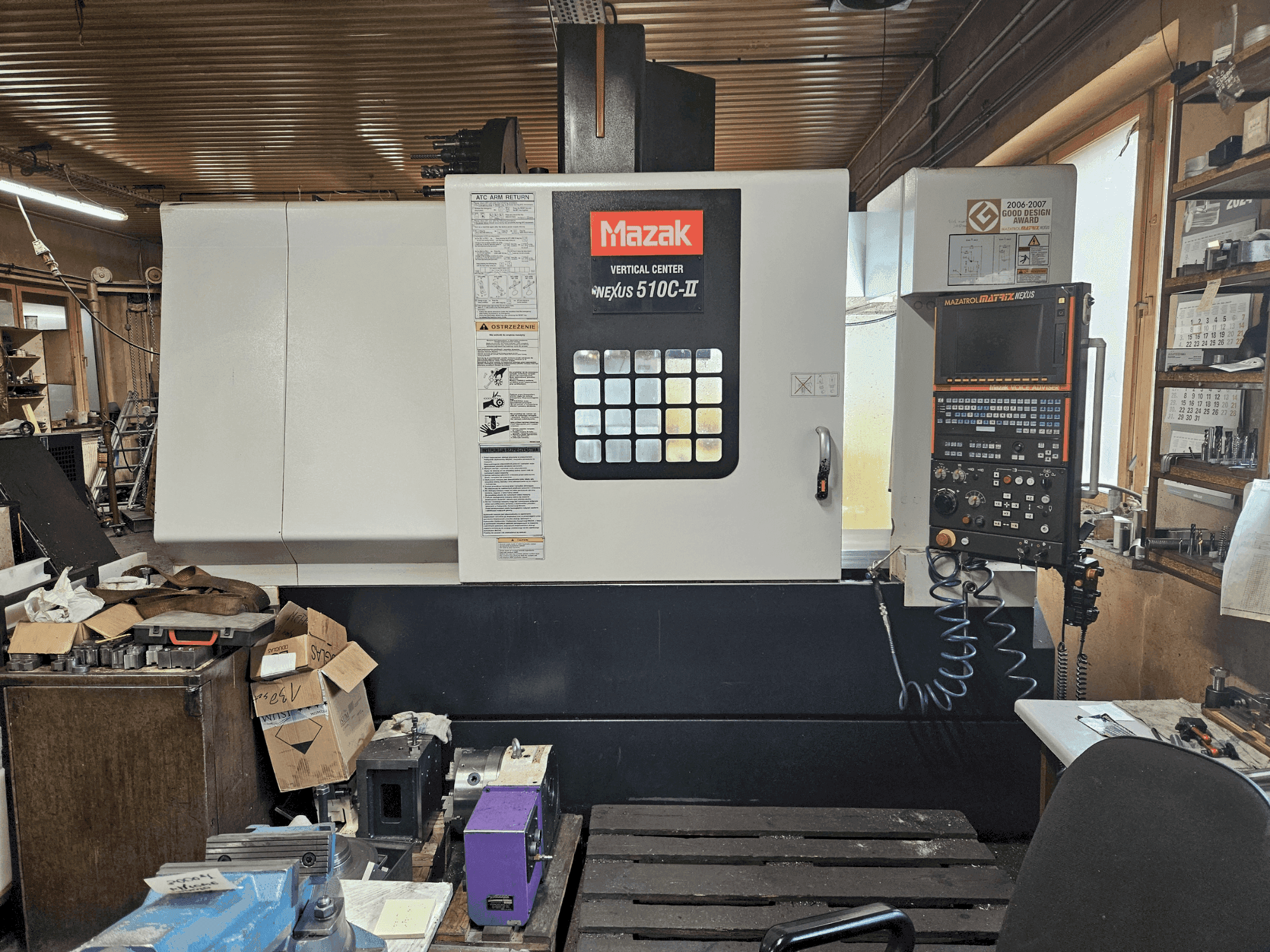 Frontansicht der Mazak NEXUS VCN 510C-II Maschine