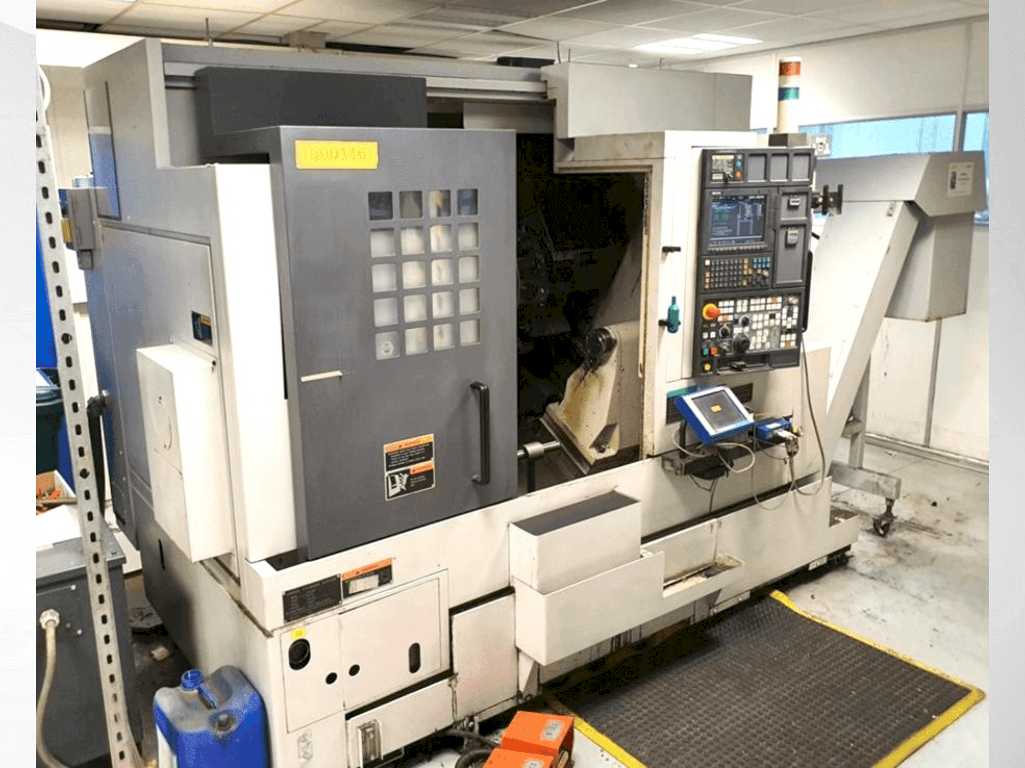 Frontansicht der MORI SEIKI 2009 Maschine